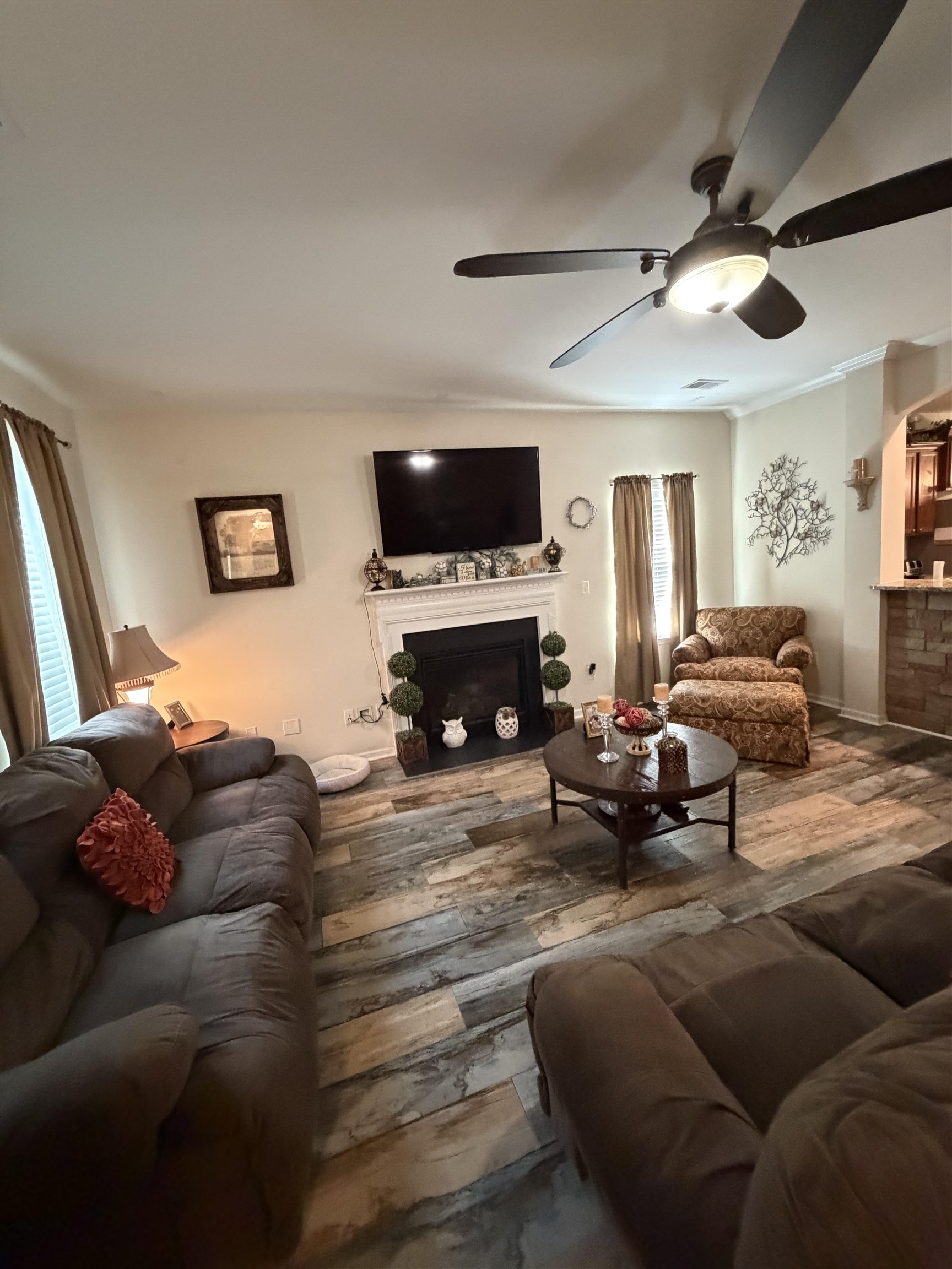 267 Castleton Circle Property Photo 3