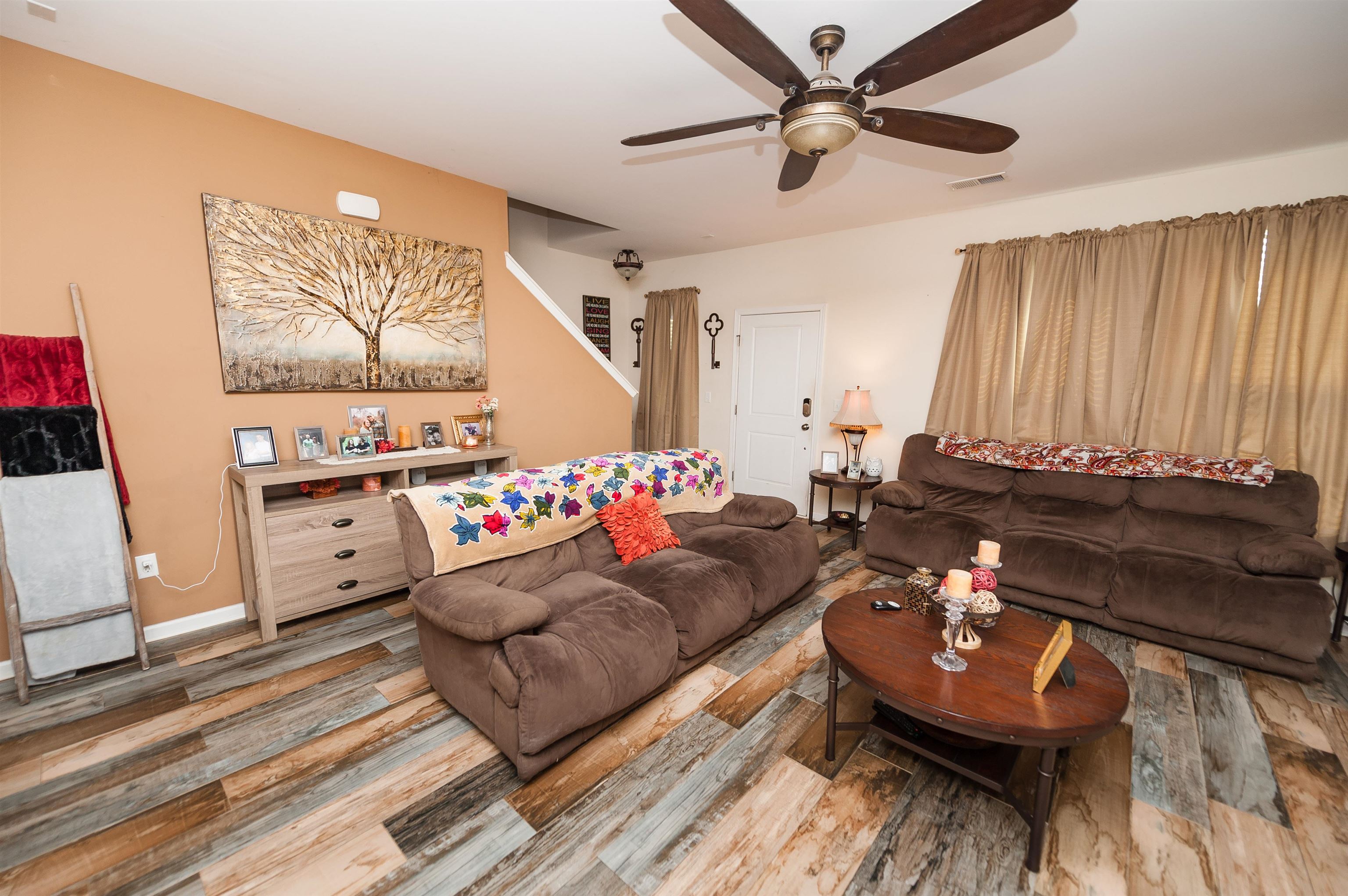 267 Castleton Circle Property Photo 4