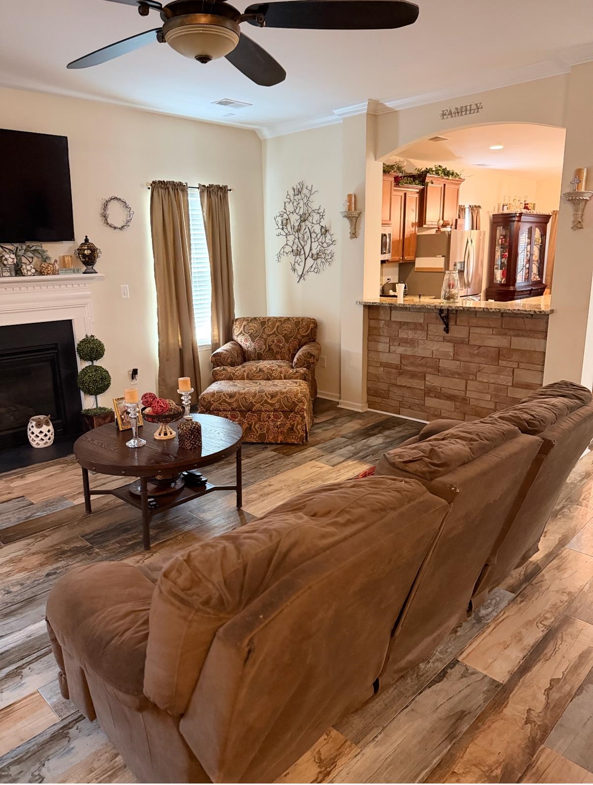 267 Castleton Circle Property Photo 6