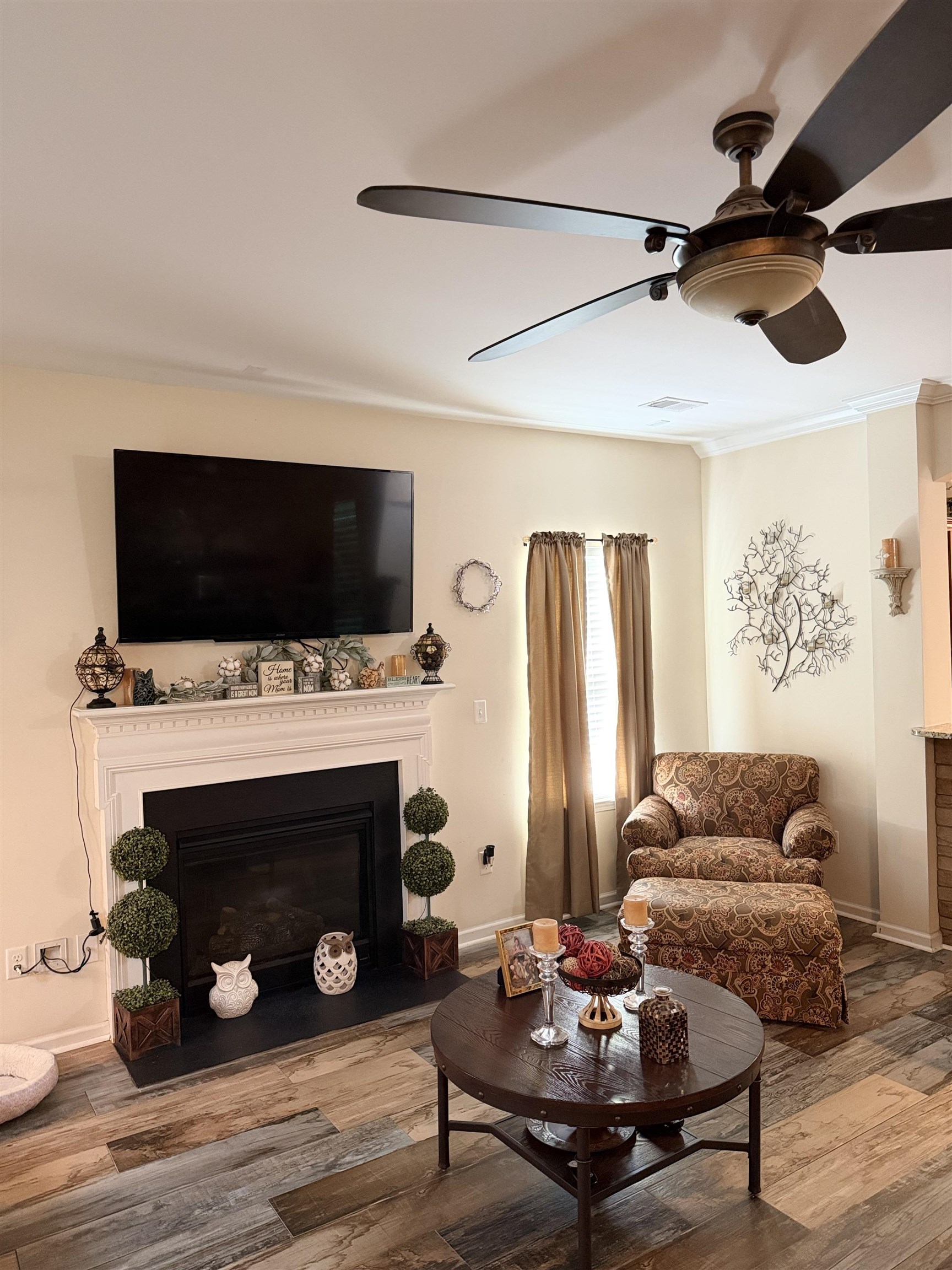 267 Castleton Circle Property Photo 7