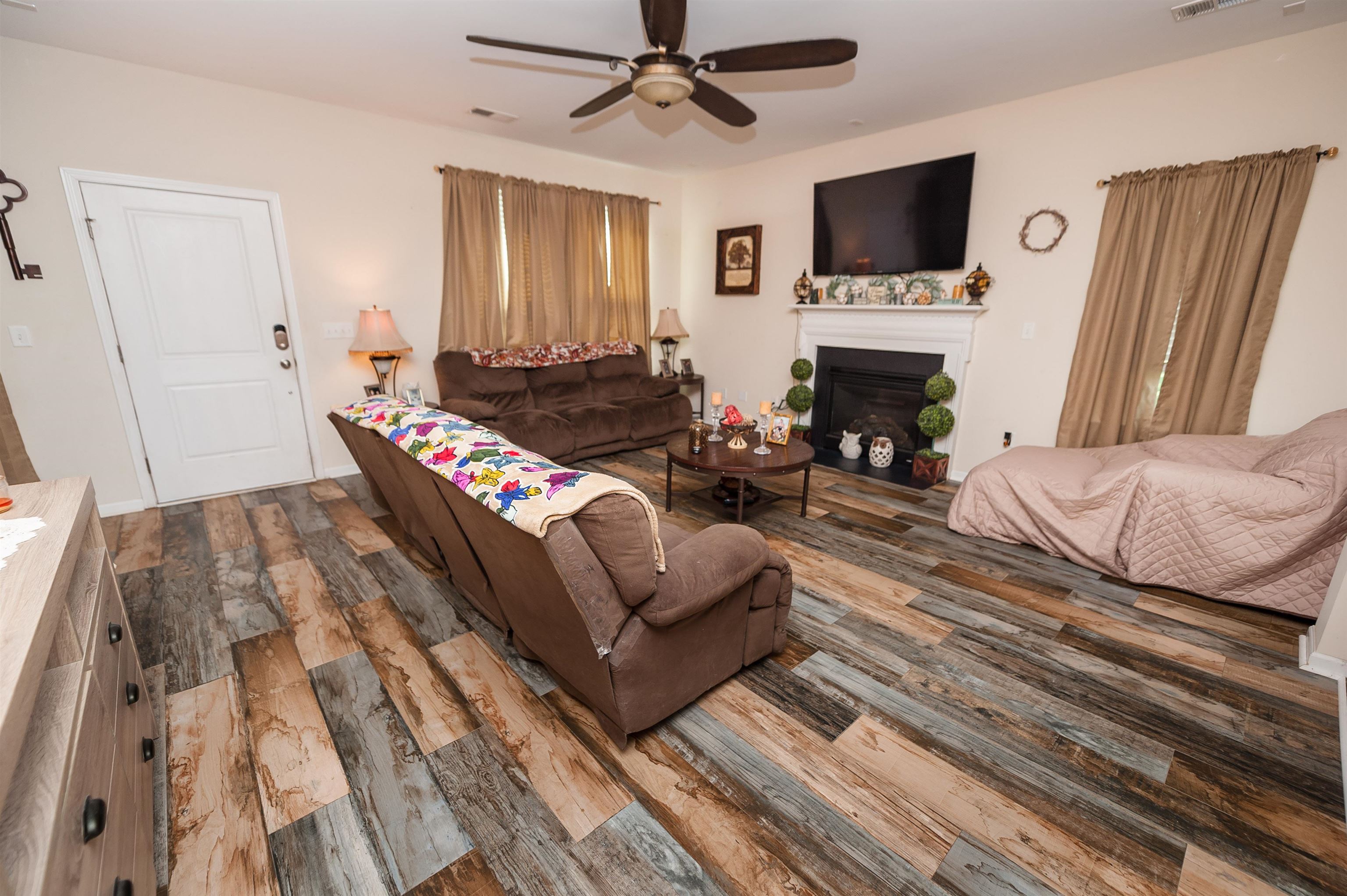 267 Castleton Circle Property Photo 8