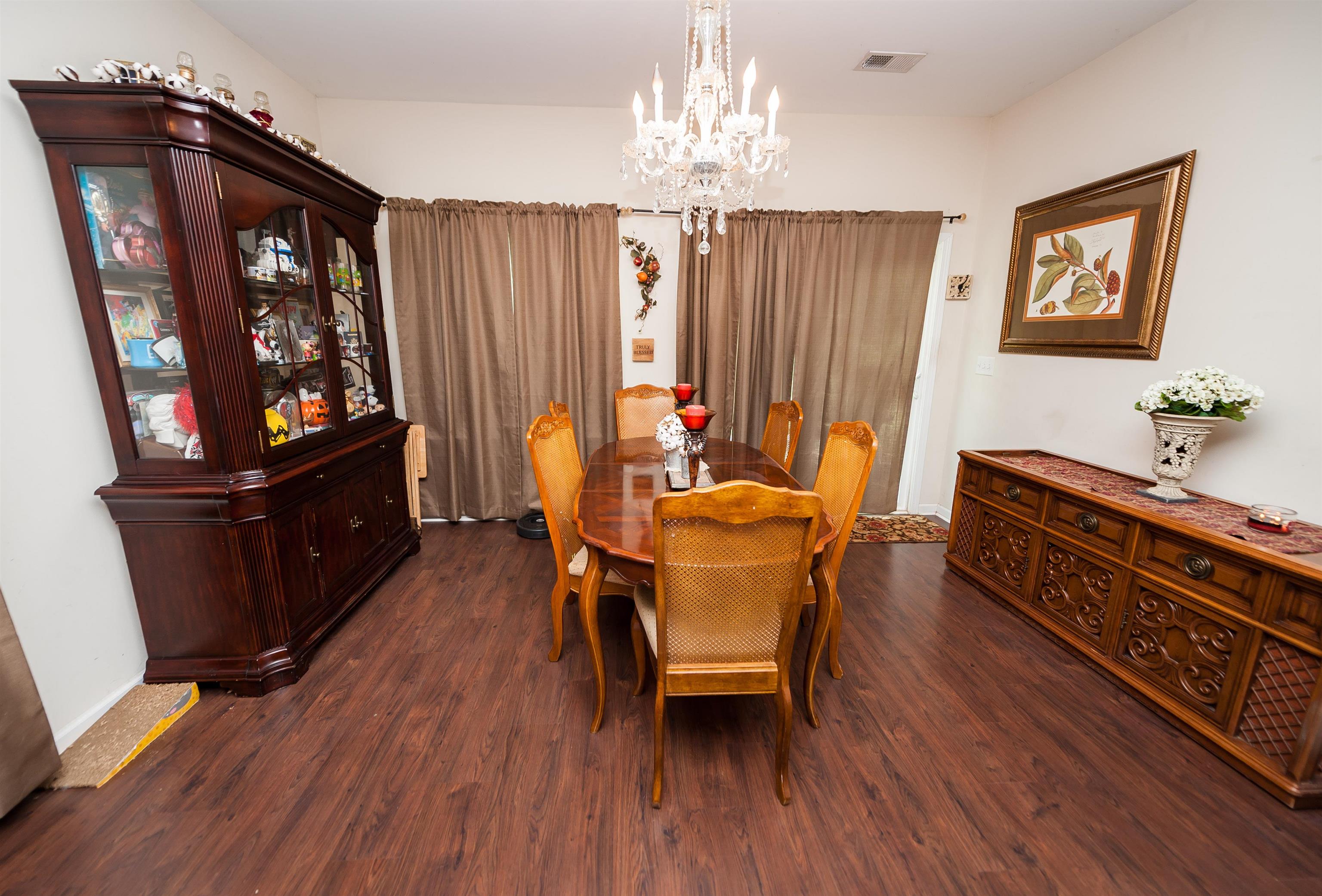 267 Castleton Circle Property Photo 14