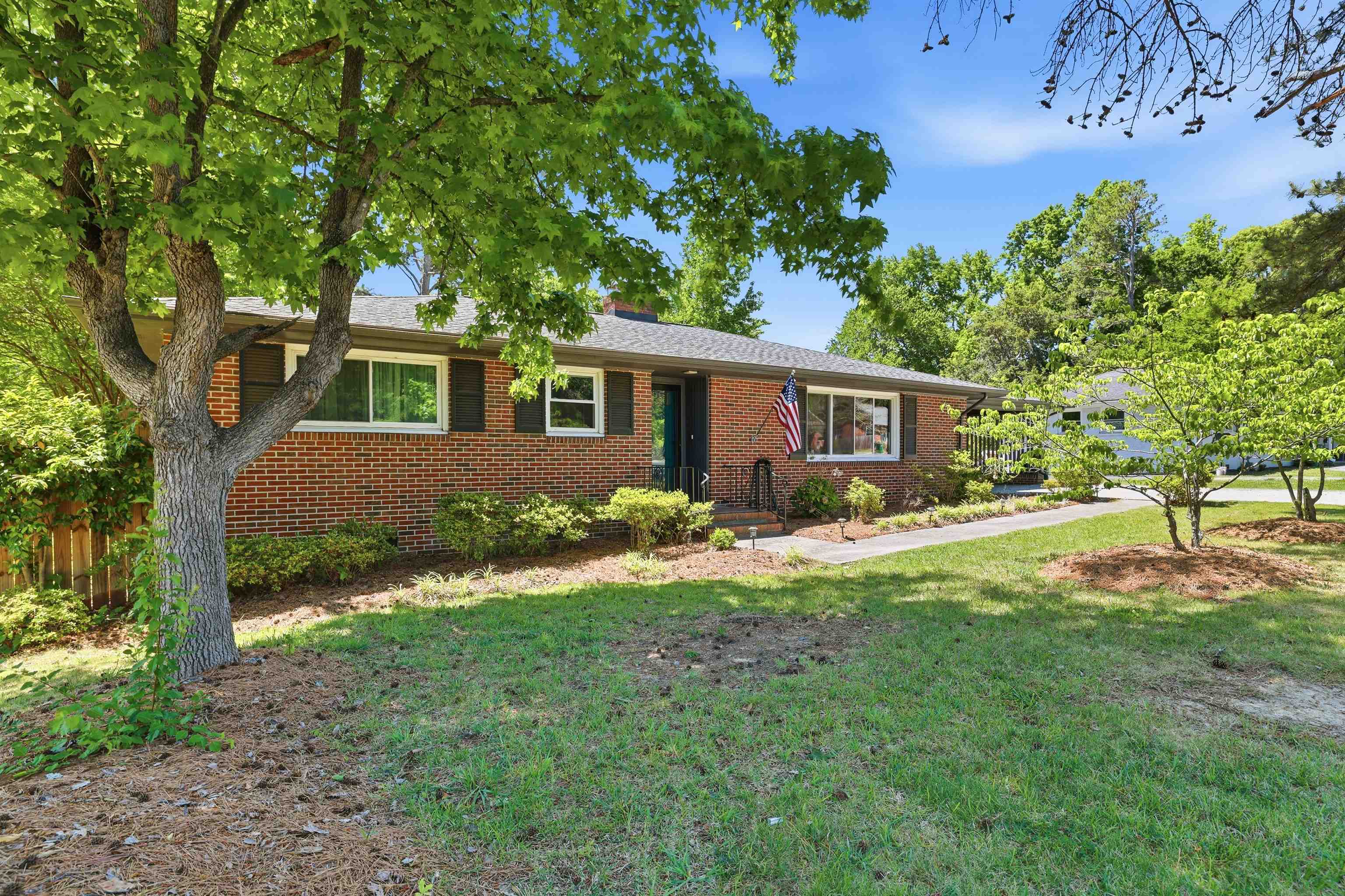 2333 Country Club Road Property Photo 4