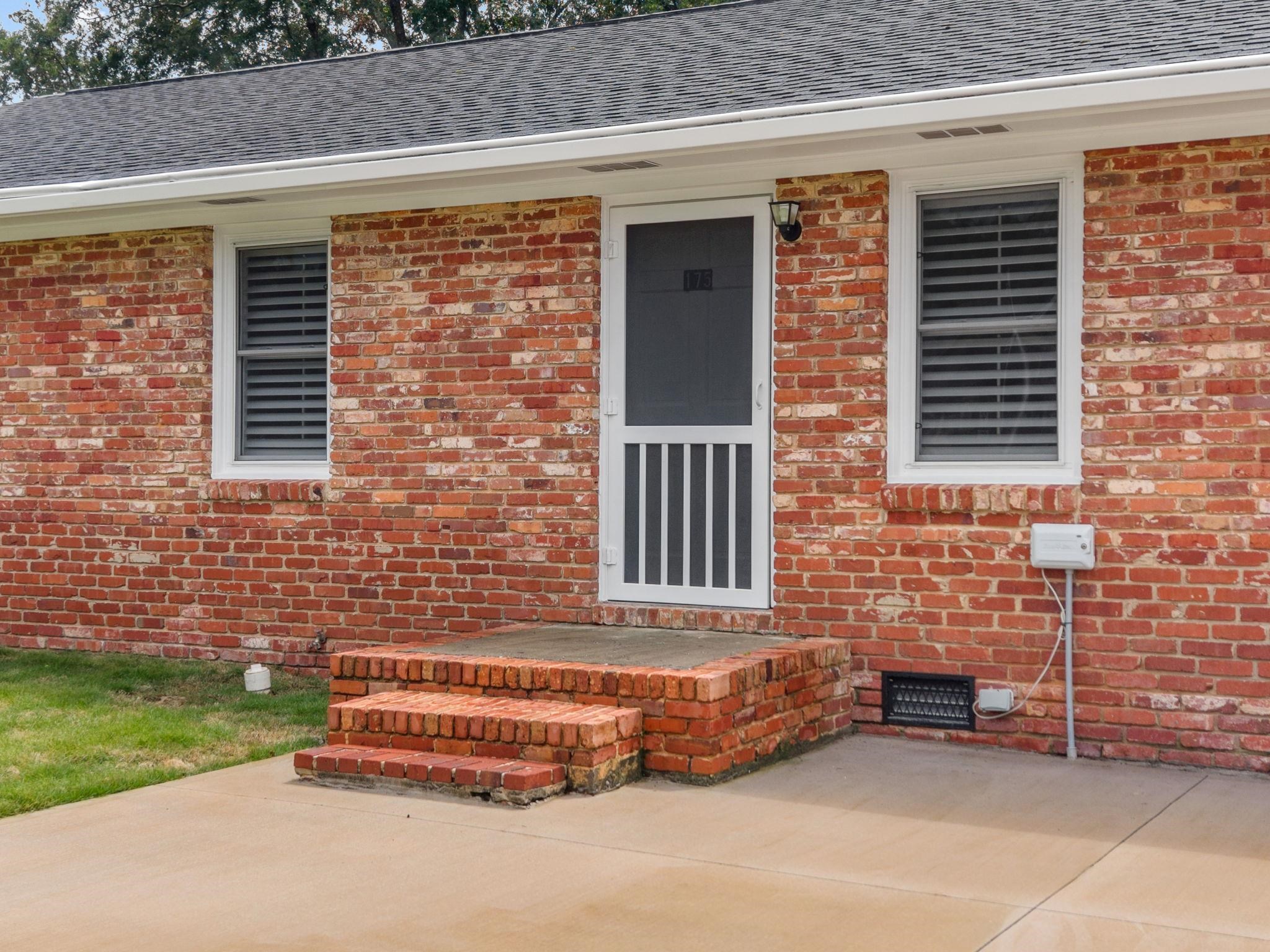 175 Foster St Property Photo 4