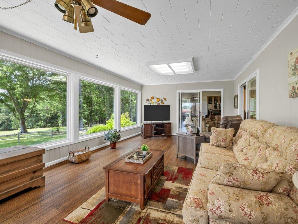 110 Racetrack Road Property Photo 17