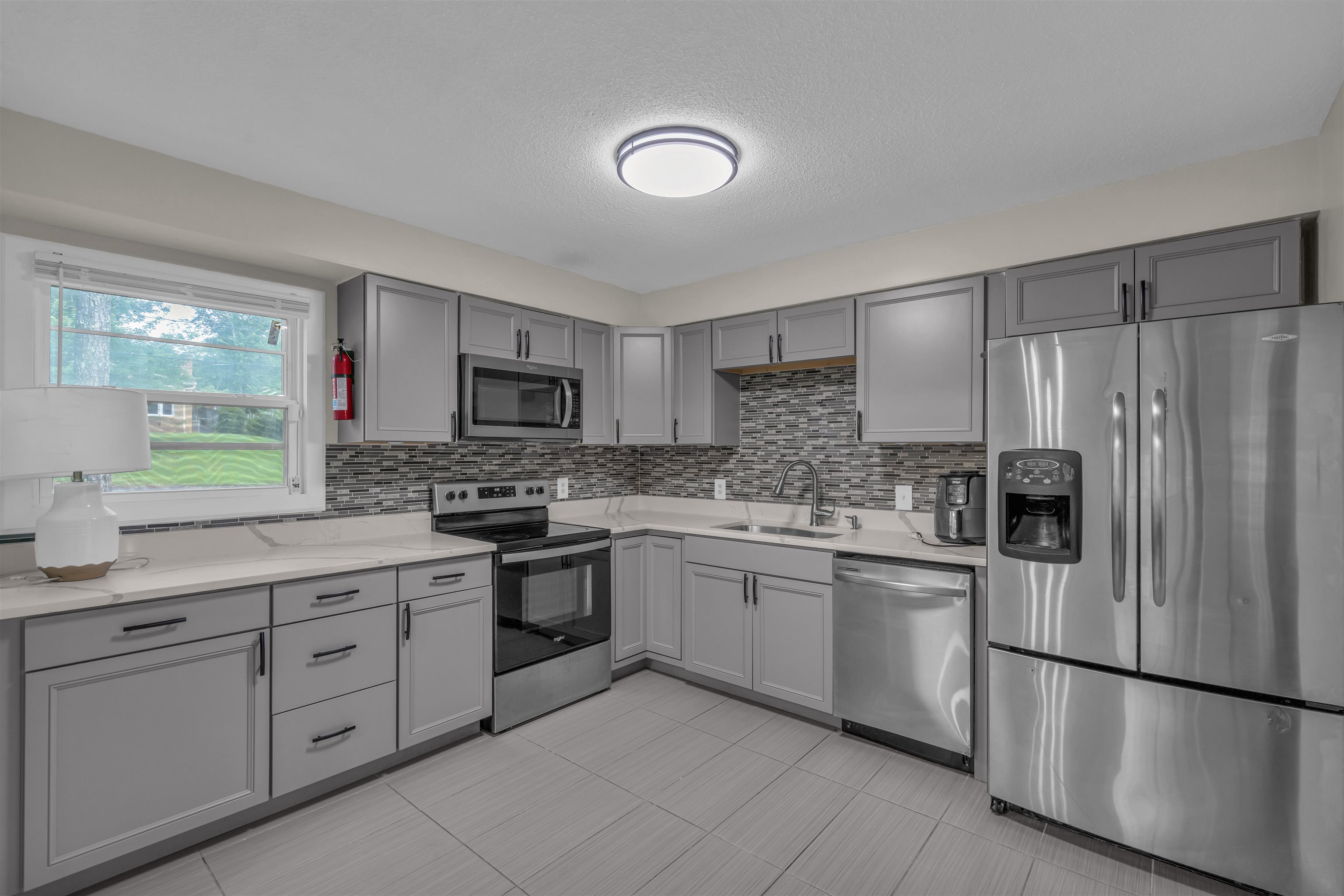 1070 Hopkins Street Property Photo 6