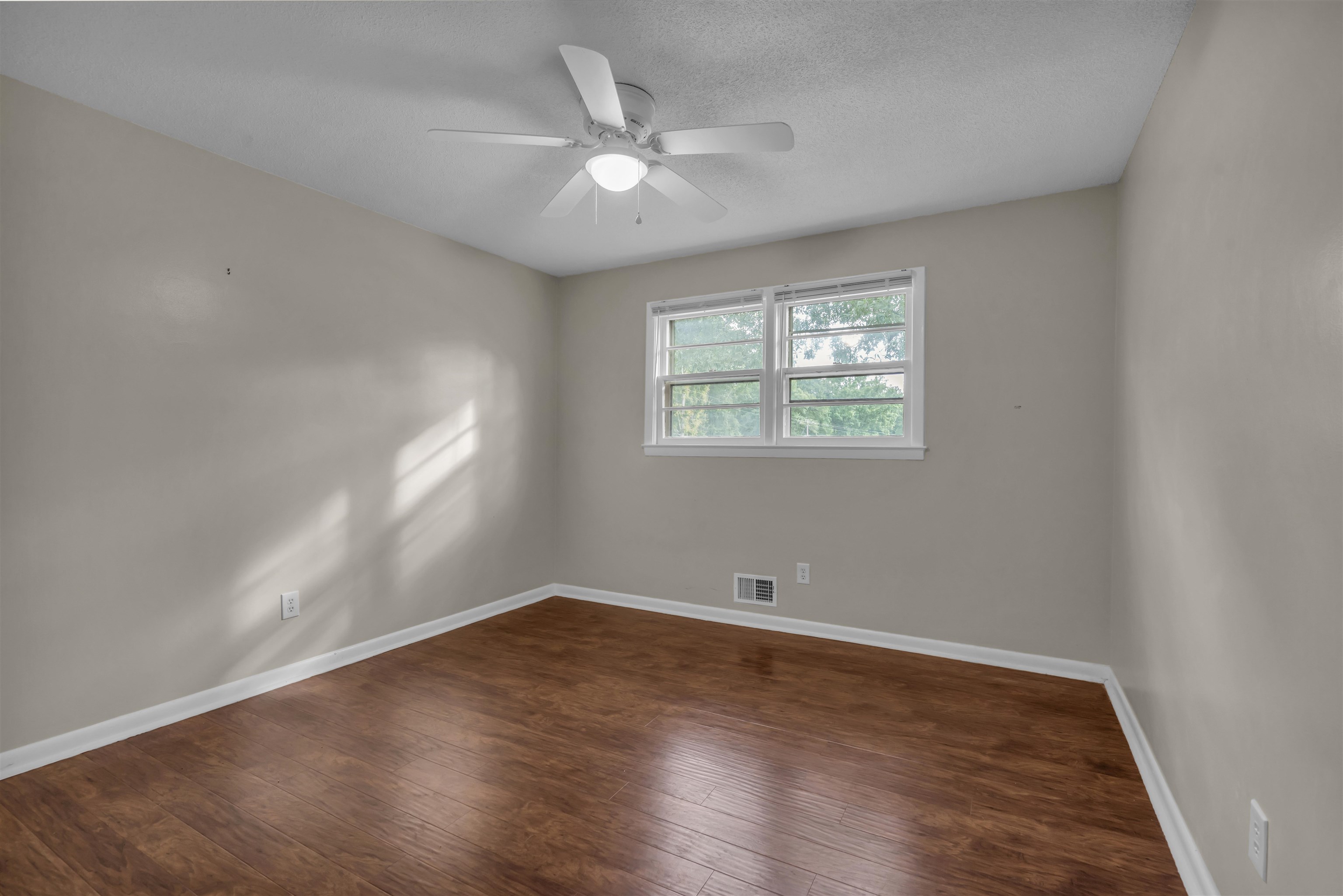 1070 Hopkins Street Property Photo 8