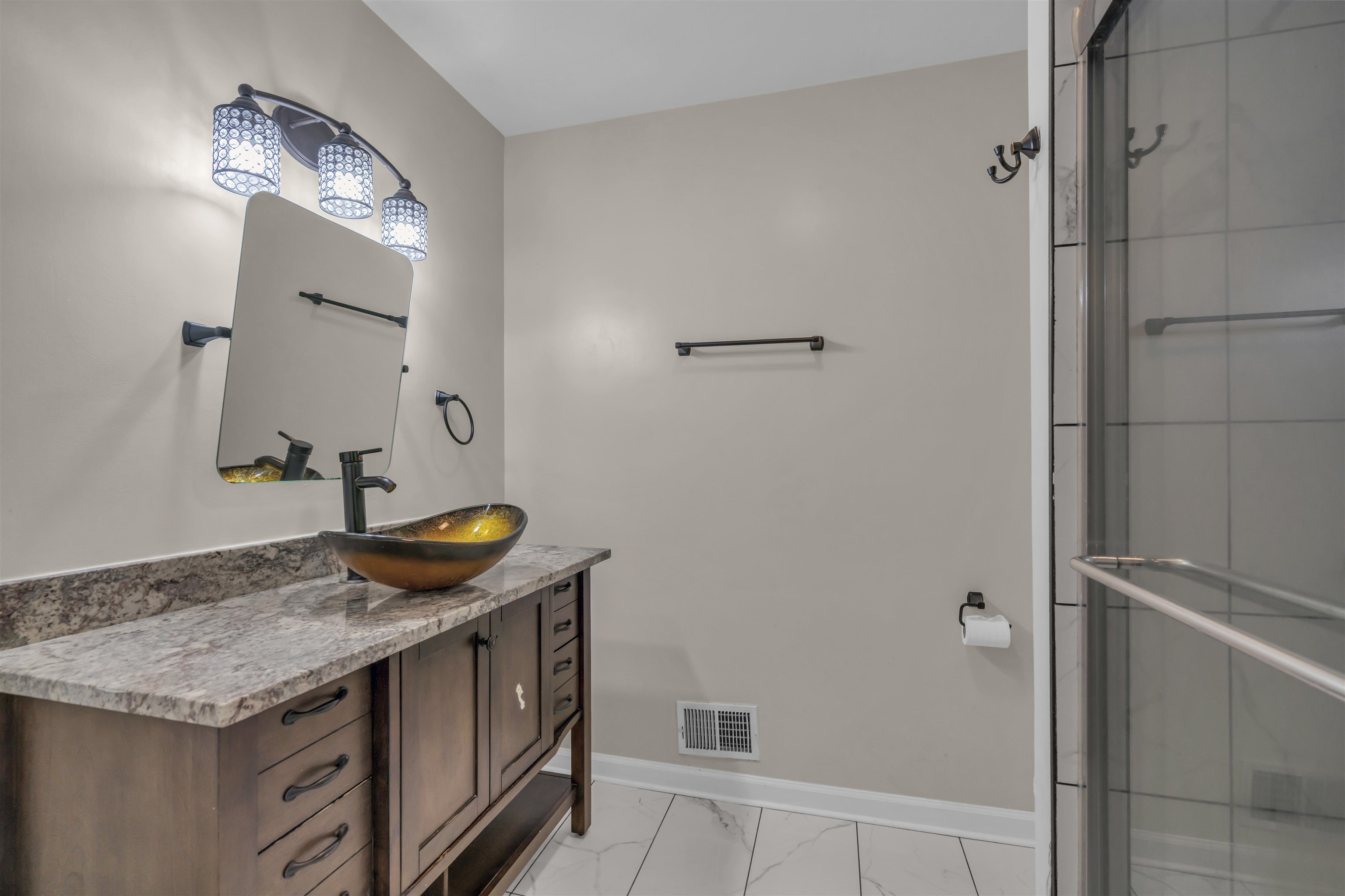 1070 Hopkins Street Property Photo 10