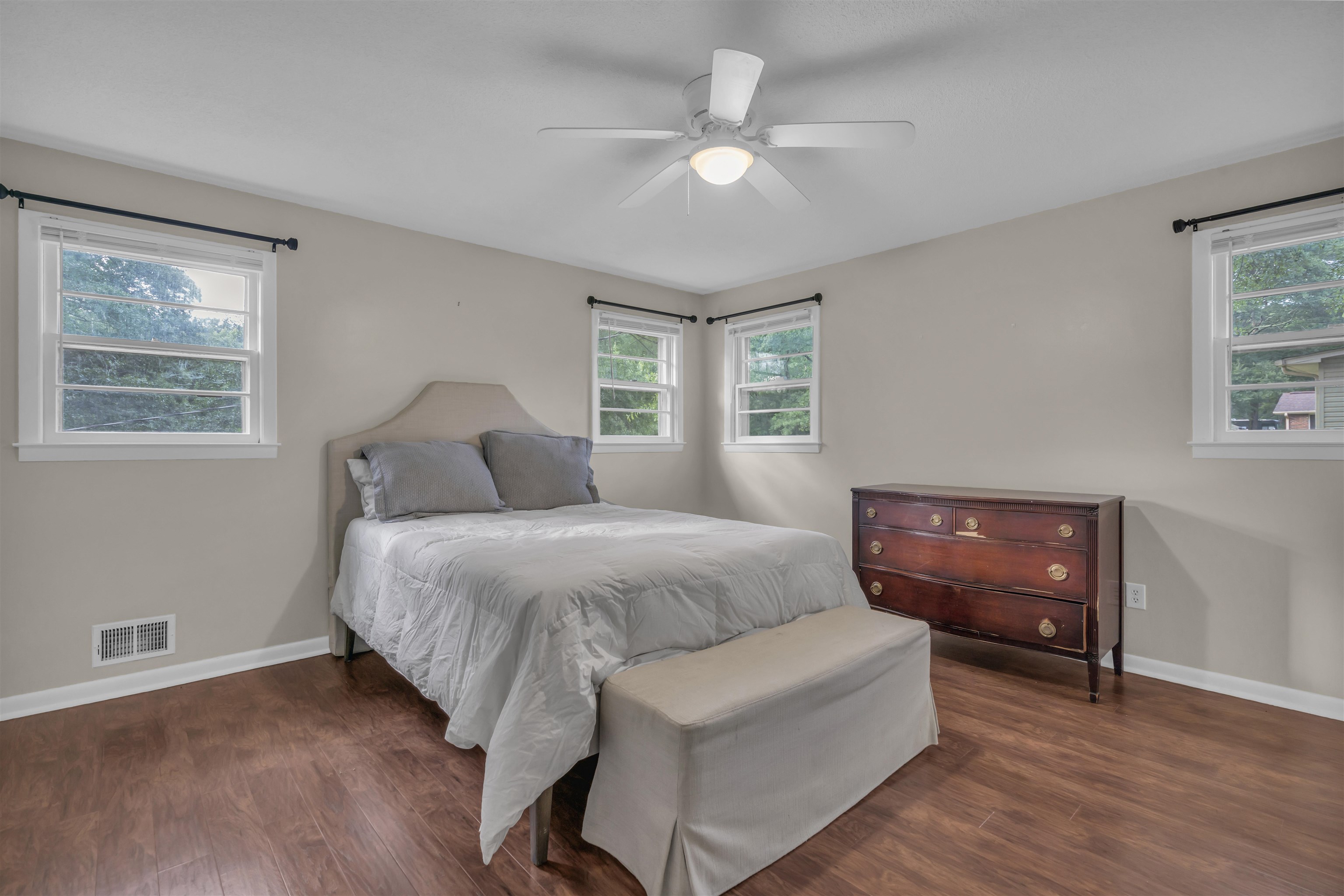 1070 Hopkins Street Property Photo 11