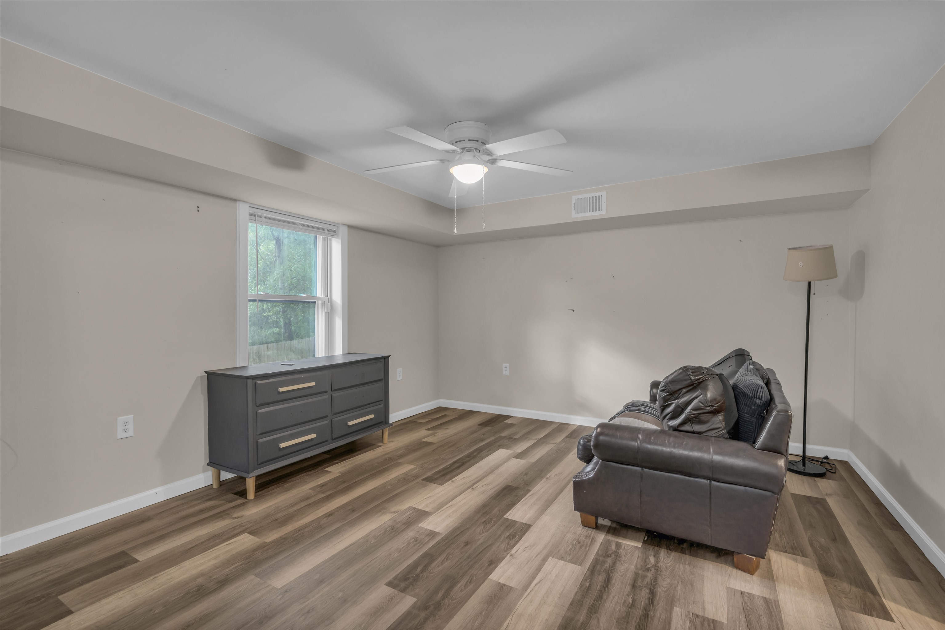 1070 Hopkins Street Property Photo 15