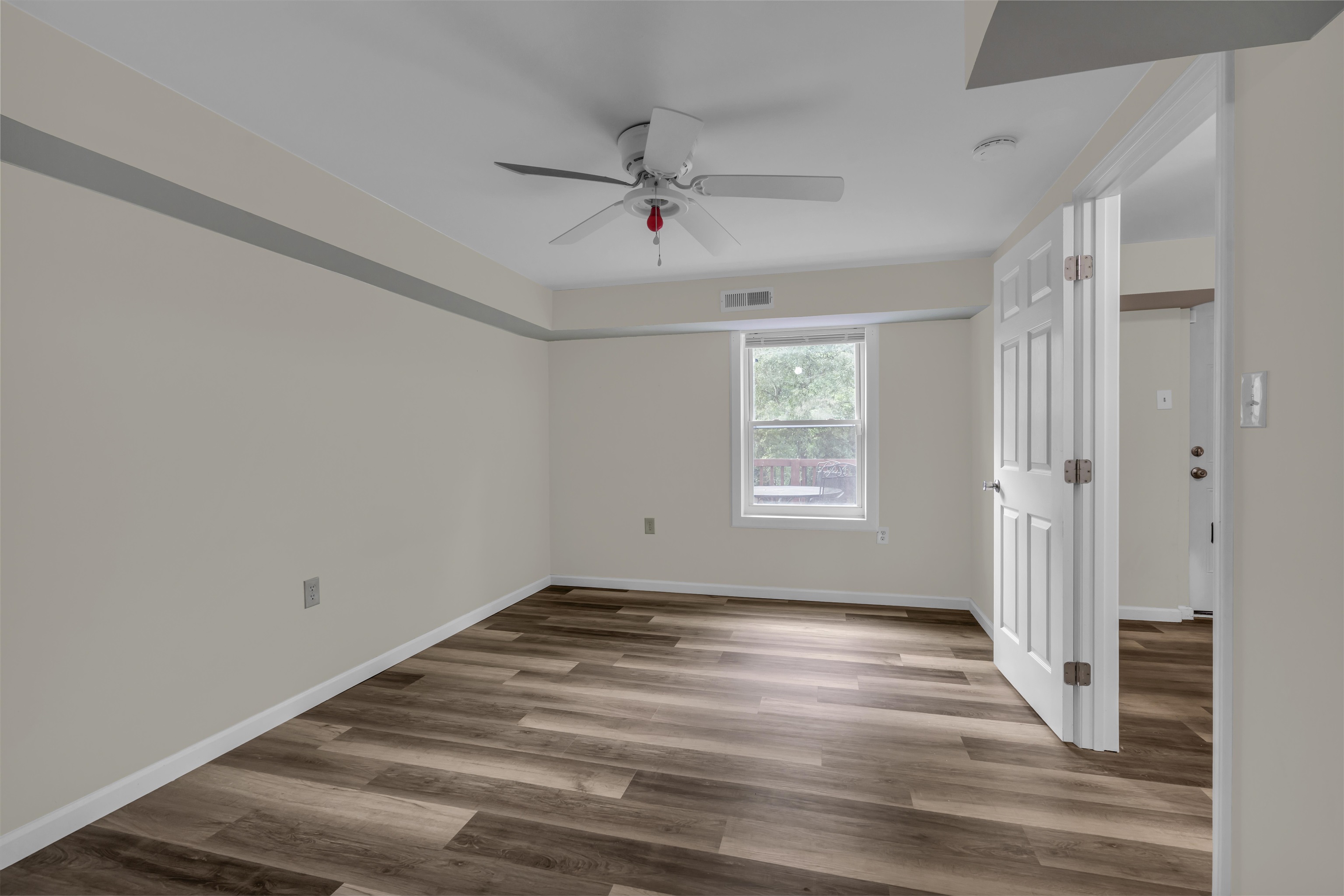 1070 Hopkins Street Property Photo 16