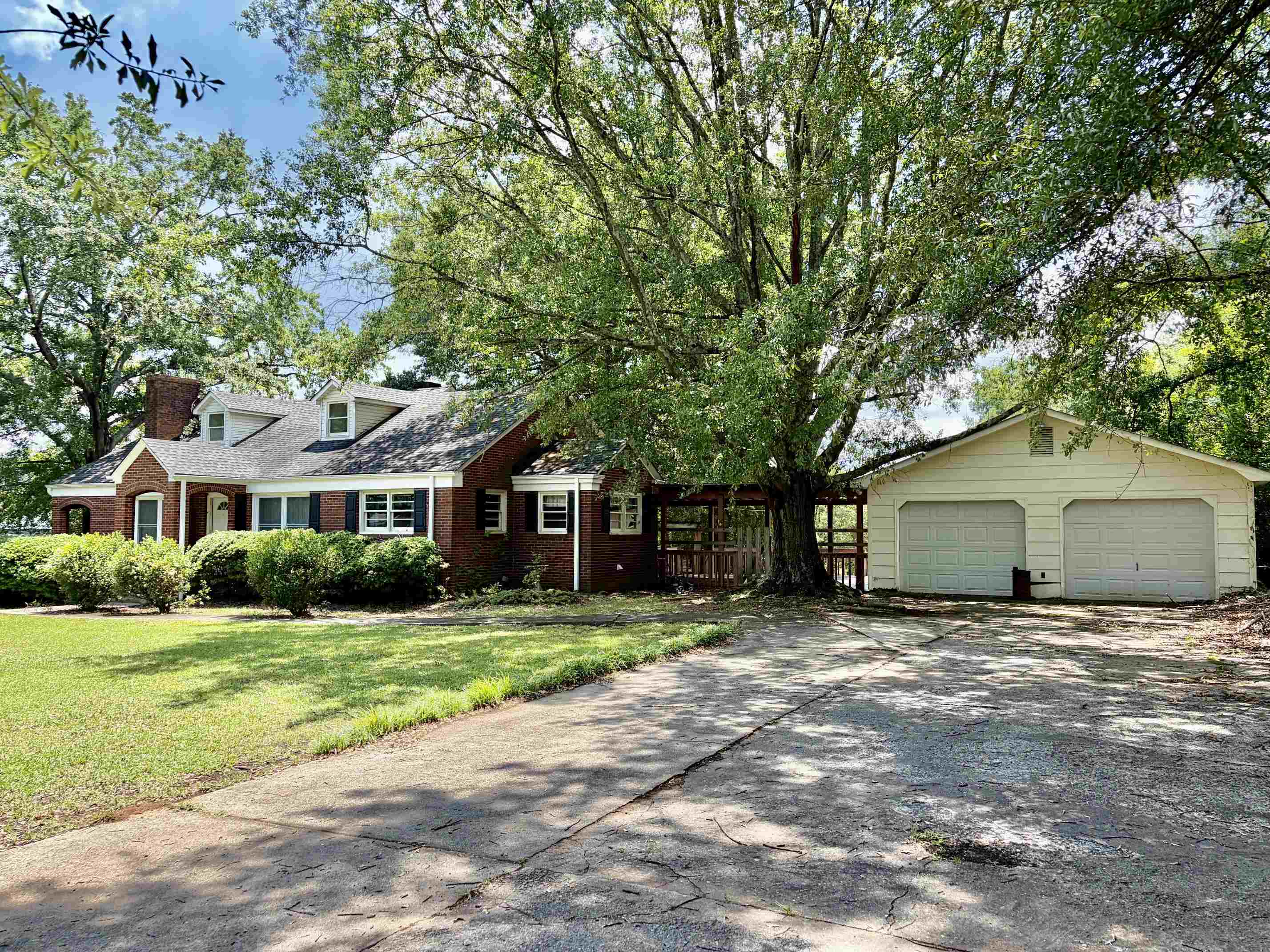 4421 New Cut Road Property Photo 1