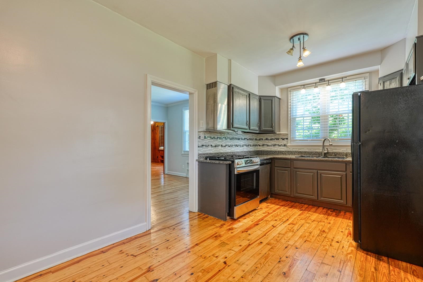 171 E Victoria Road Property Photo 12