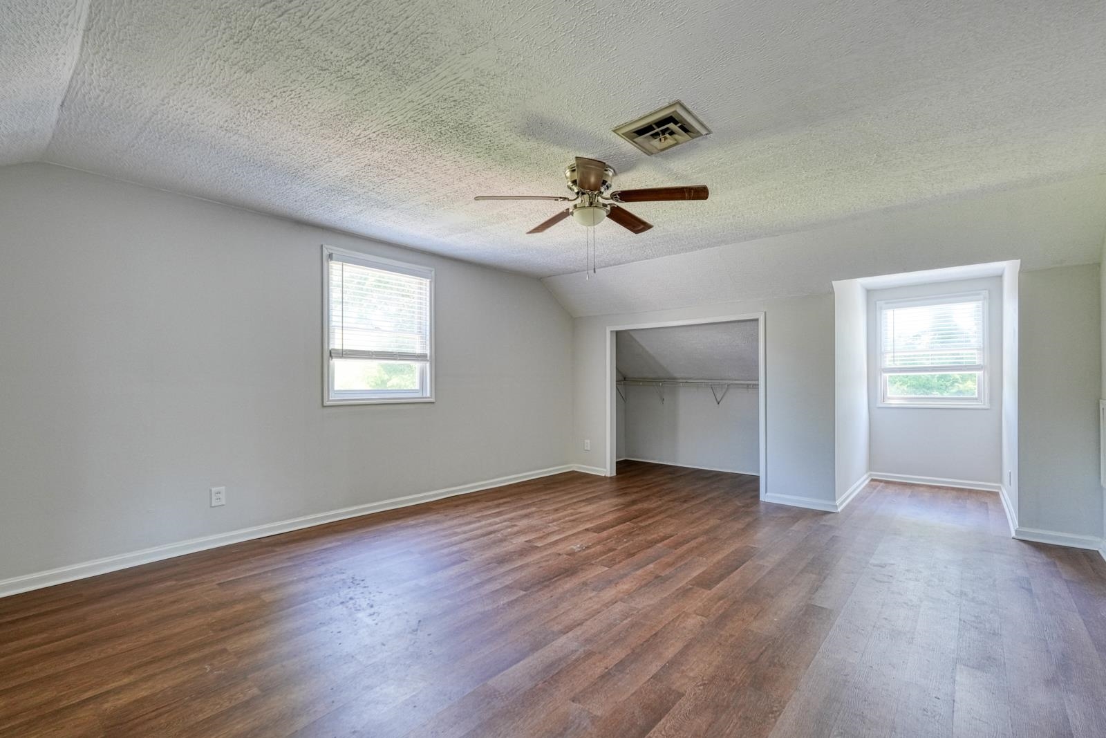 171 E Victoria Road Property Photo 28