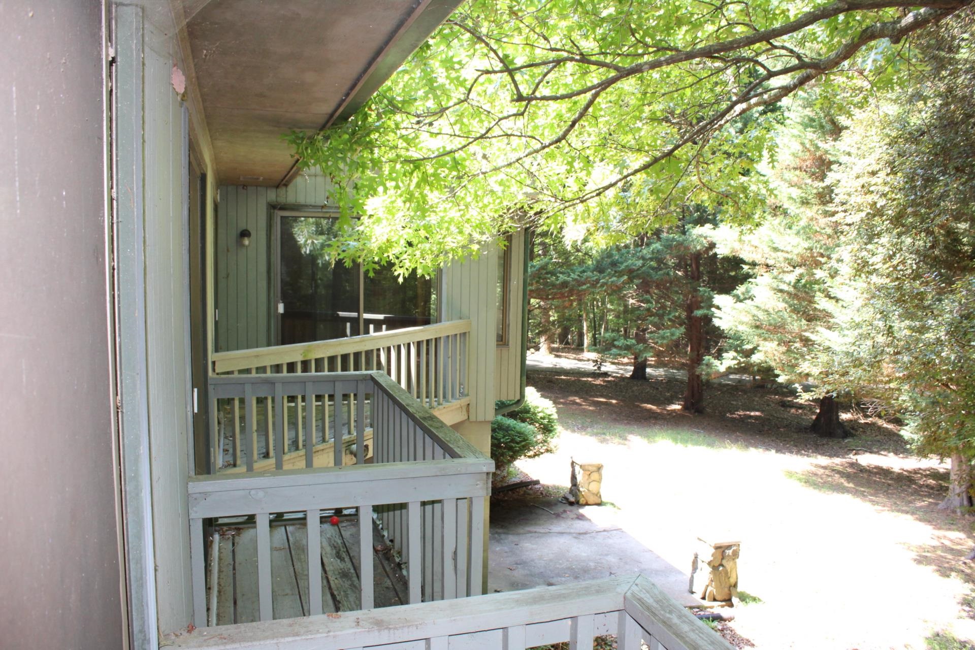 30 Oak Lane Property Photo 6