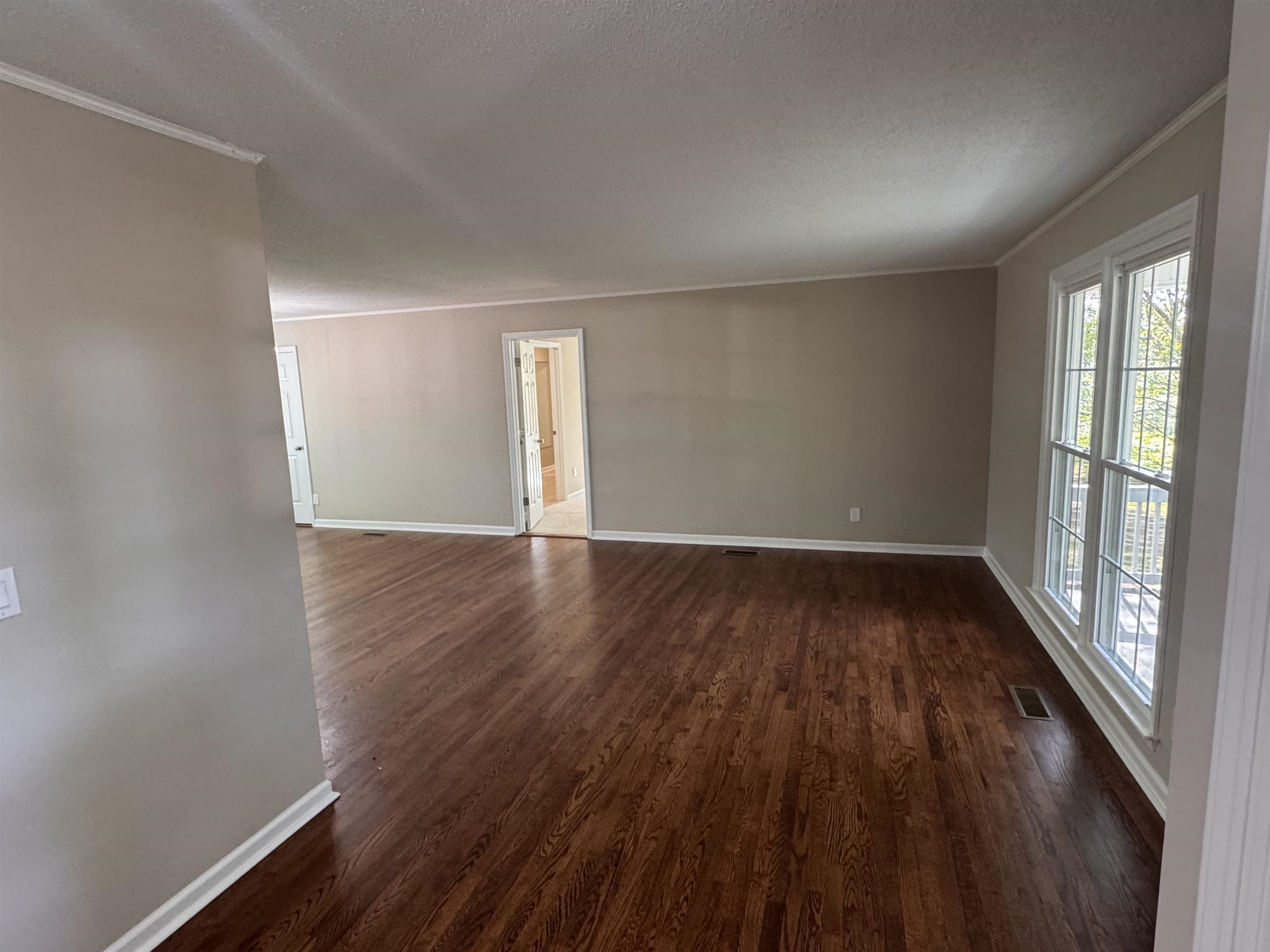 385 Wall Street Property Photo 17
