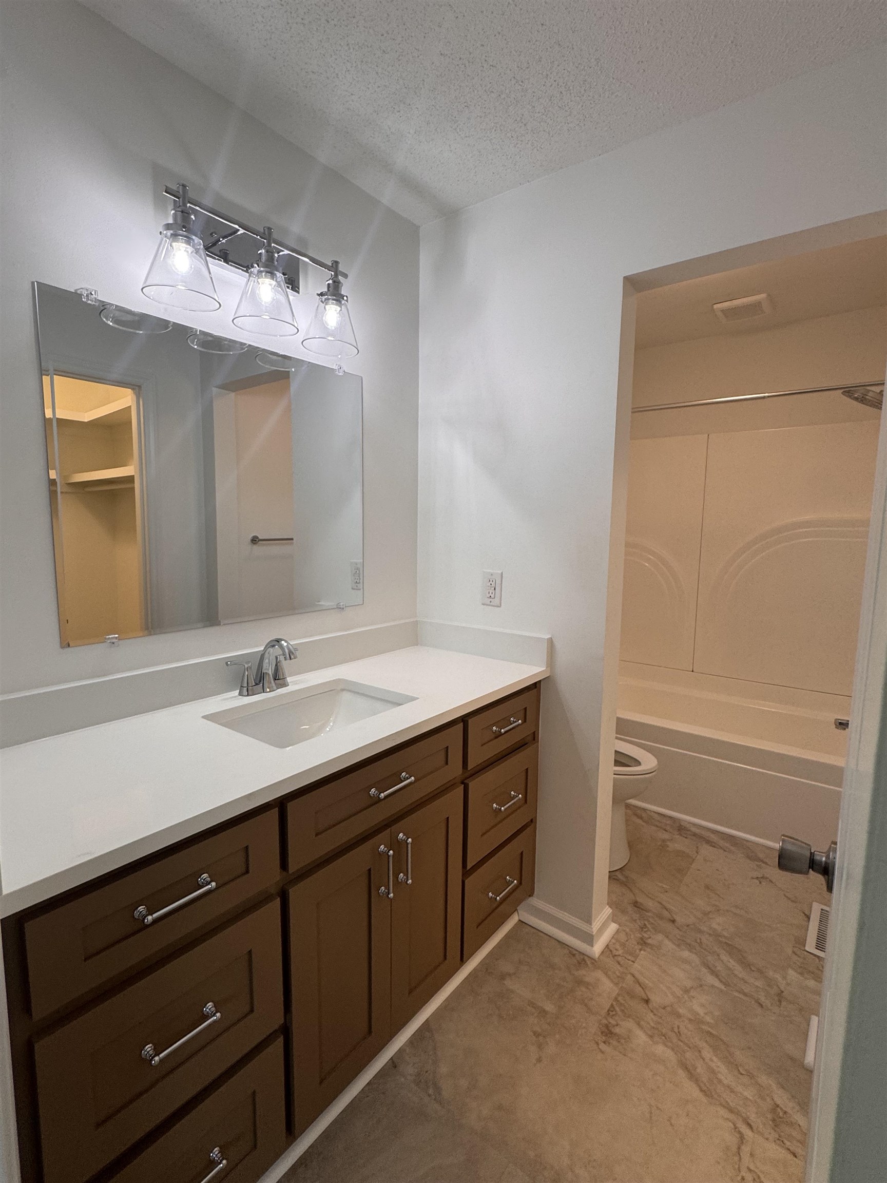 385 Wall Street Property Photo 33