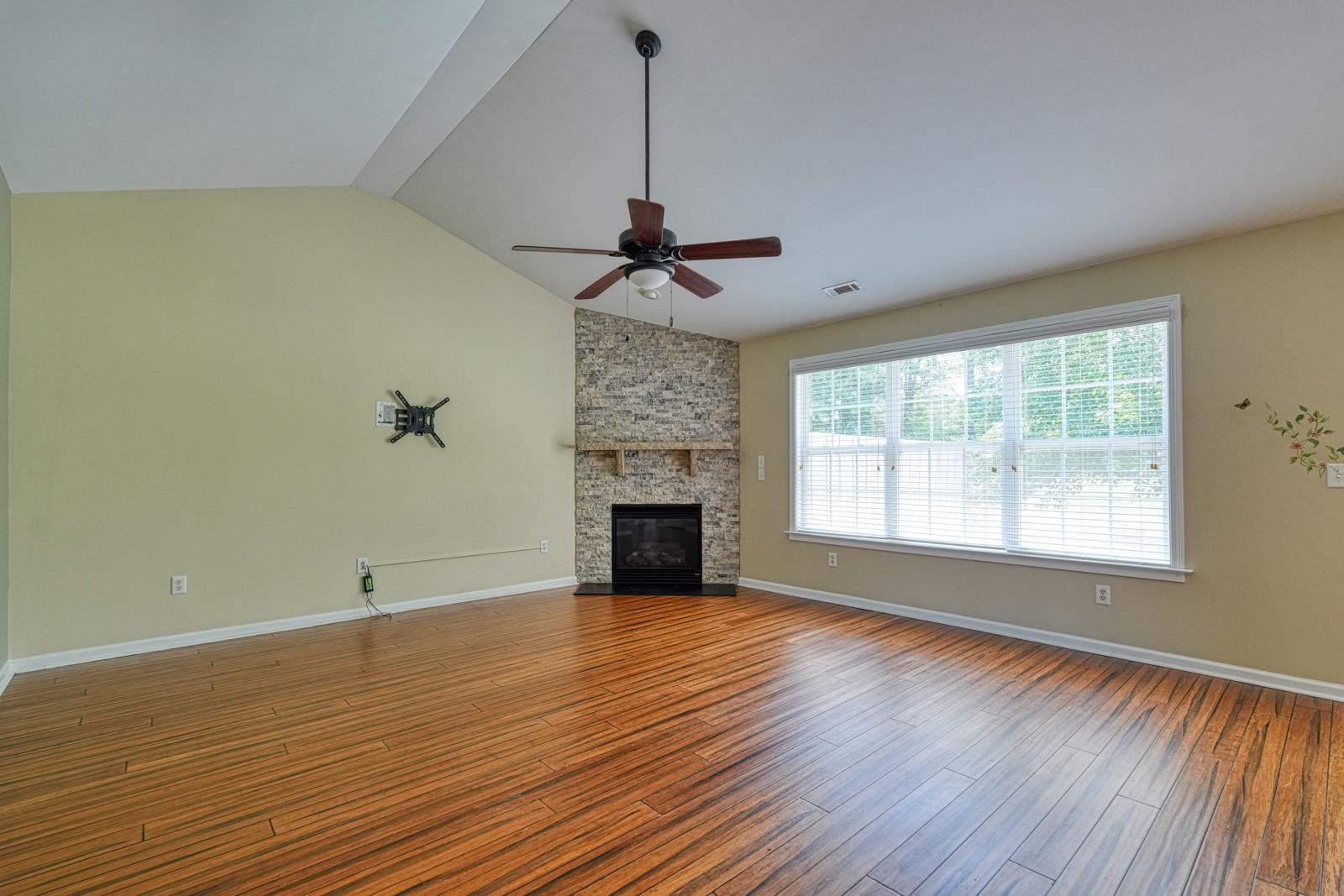 831 Vandenburg Drive Property Photo 10