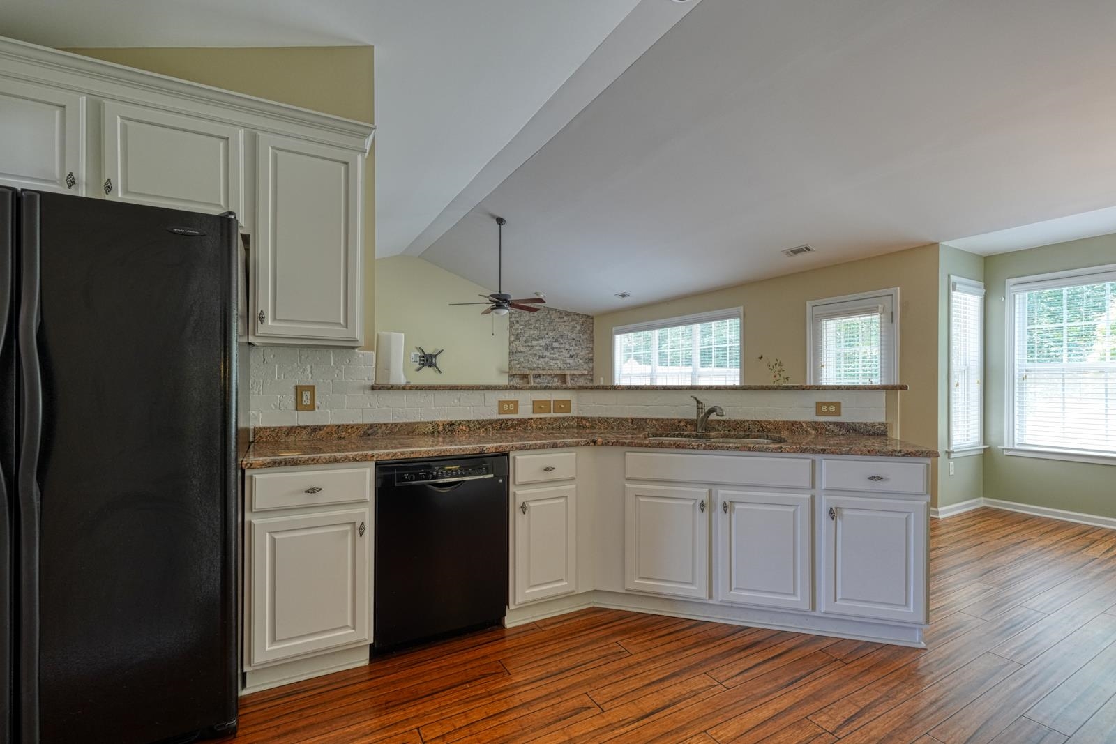 831 Vandenburg Drive Property Photo 15
