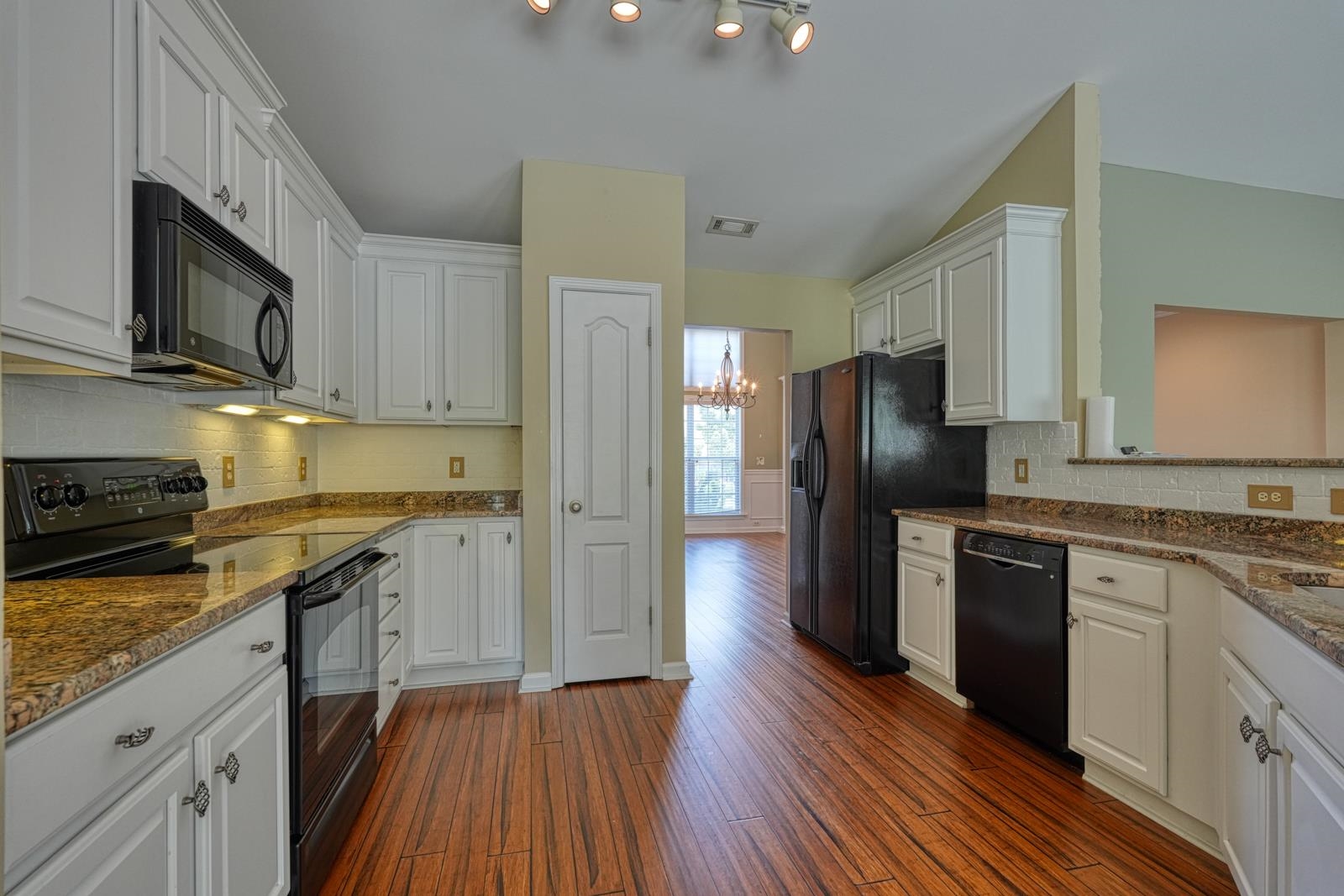 831 Vandenburg Drive Property Photo 16
