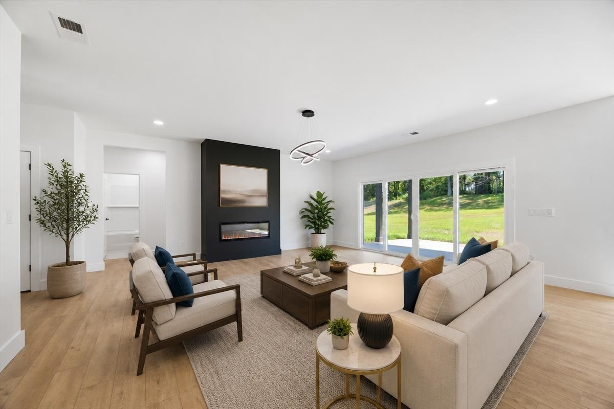 2027 Blessed Drive Property Photo 4