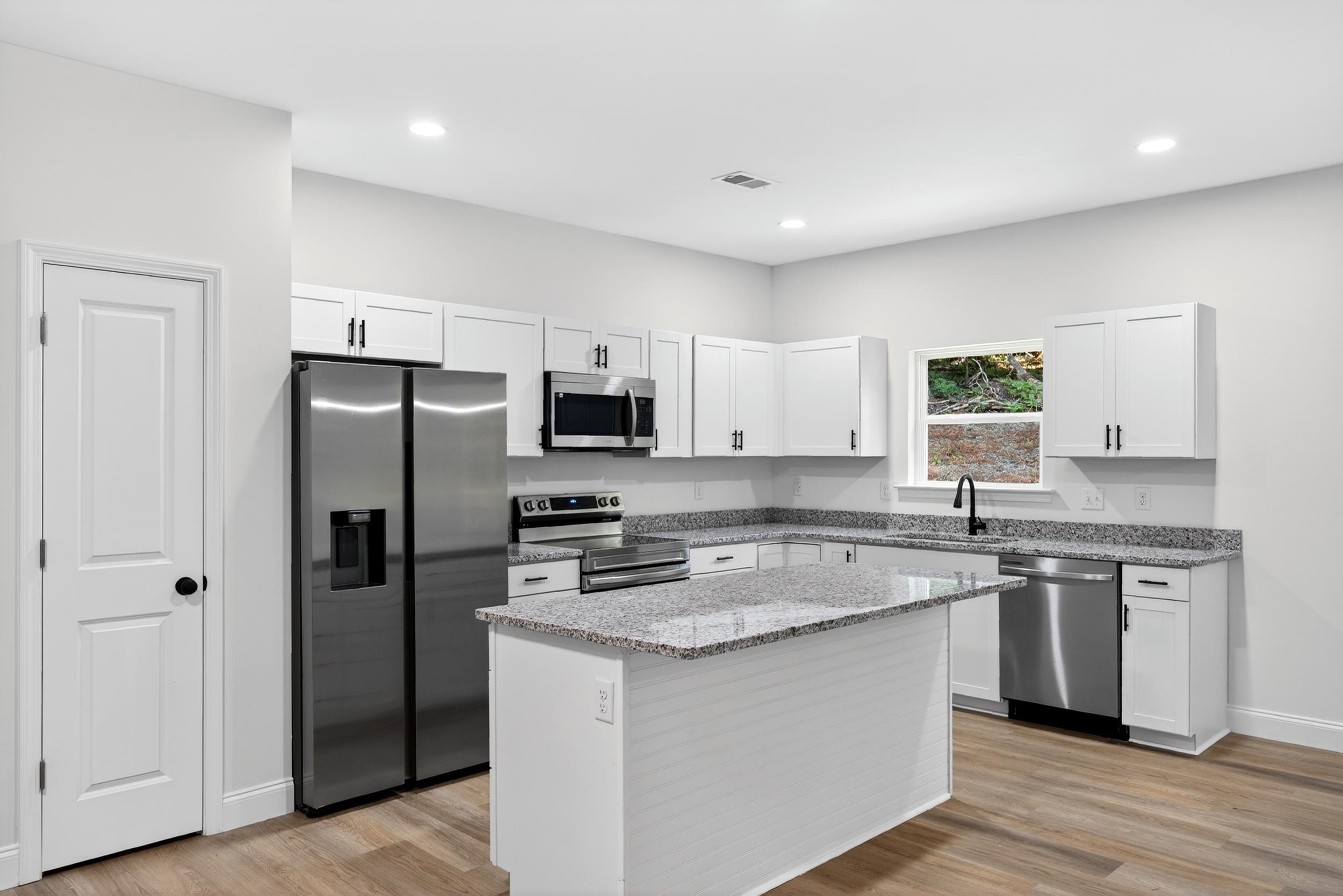 180 Anita Drive Property Photo 8