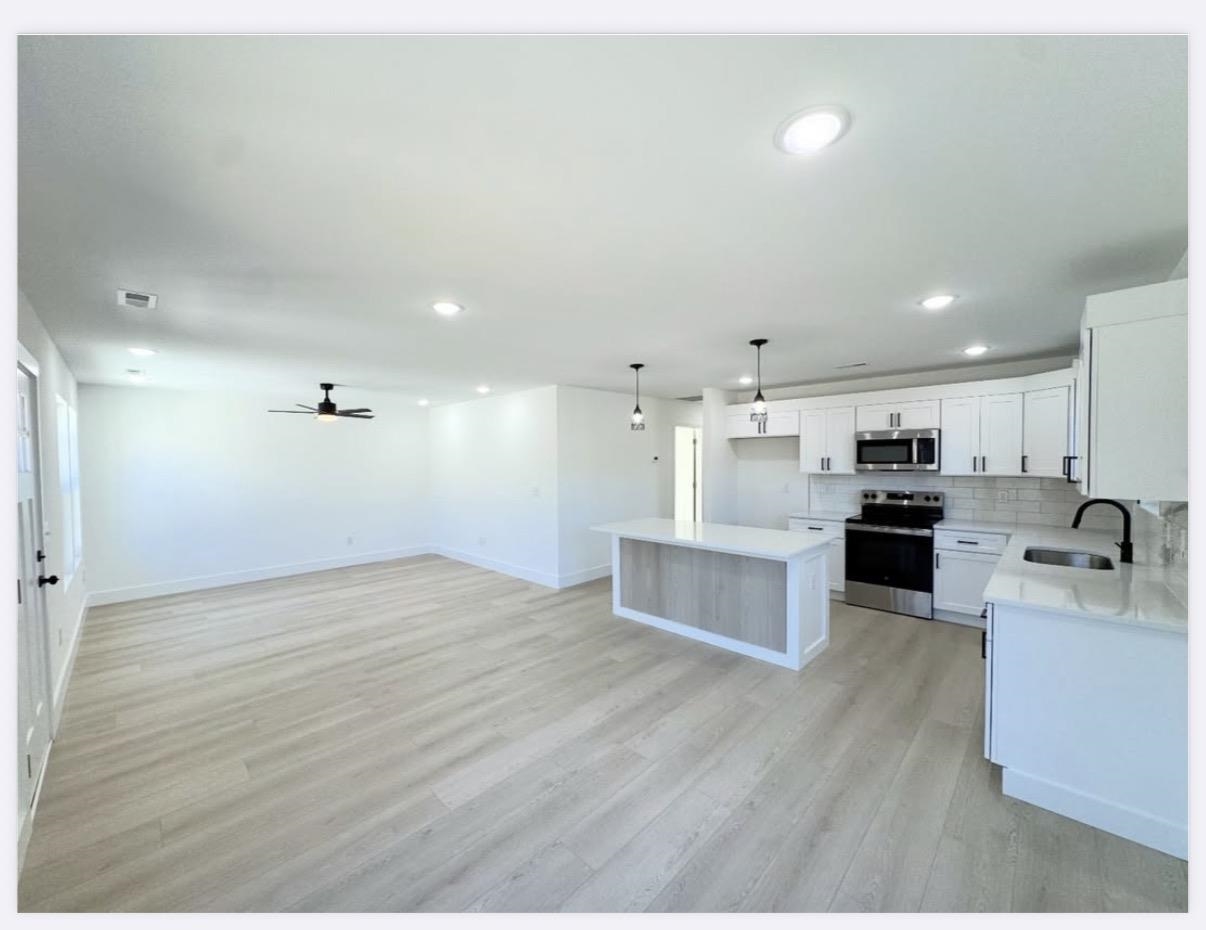 527 Poole Street Property Photo 4