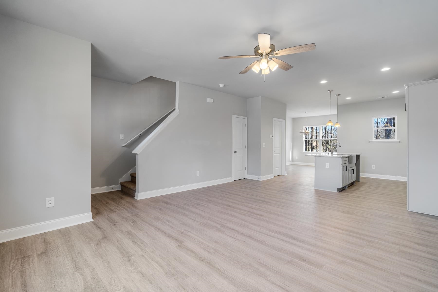 628 Forest Creek Circle Property Photo 4