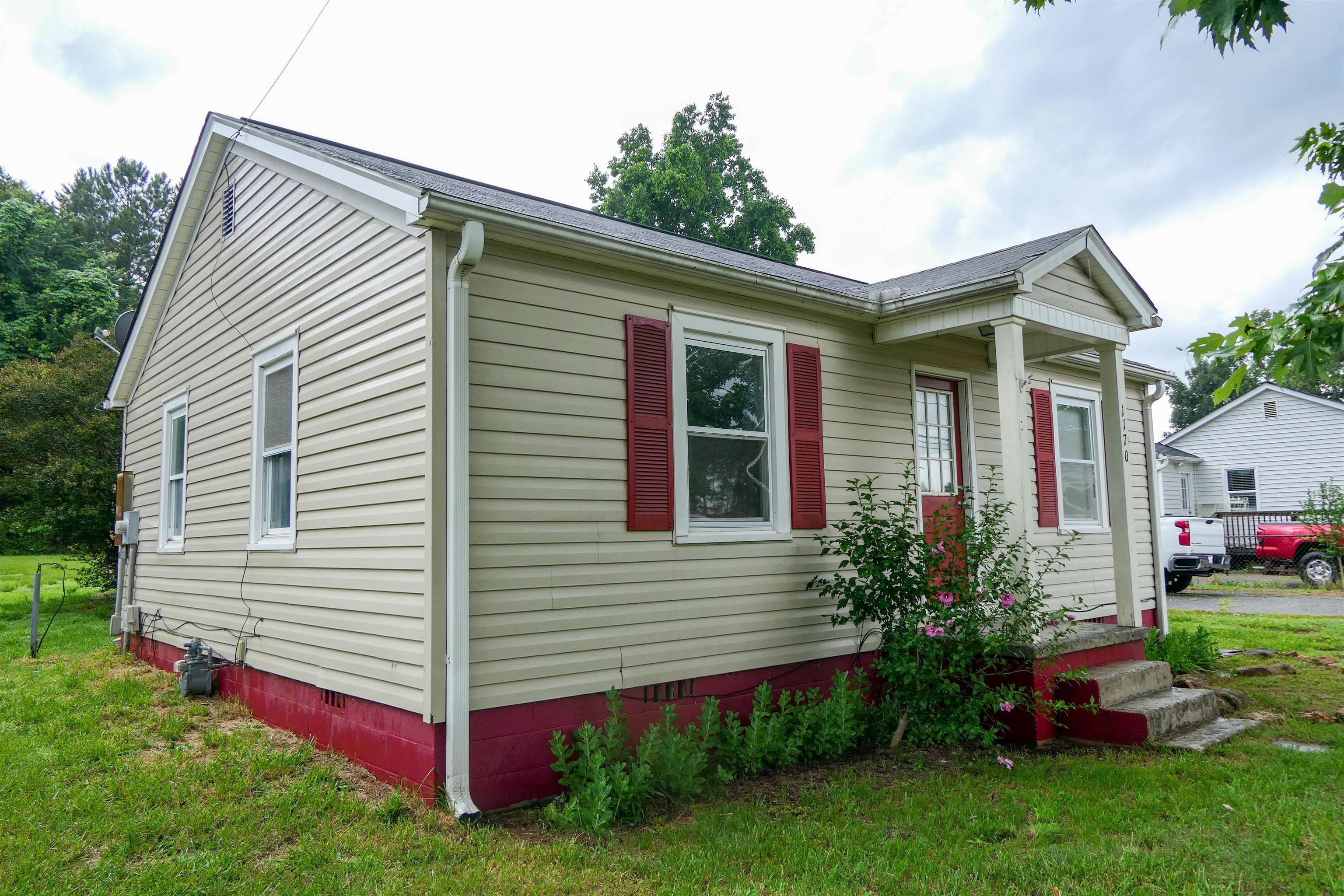 1170 Campton Rd Property Photo 3