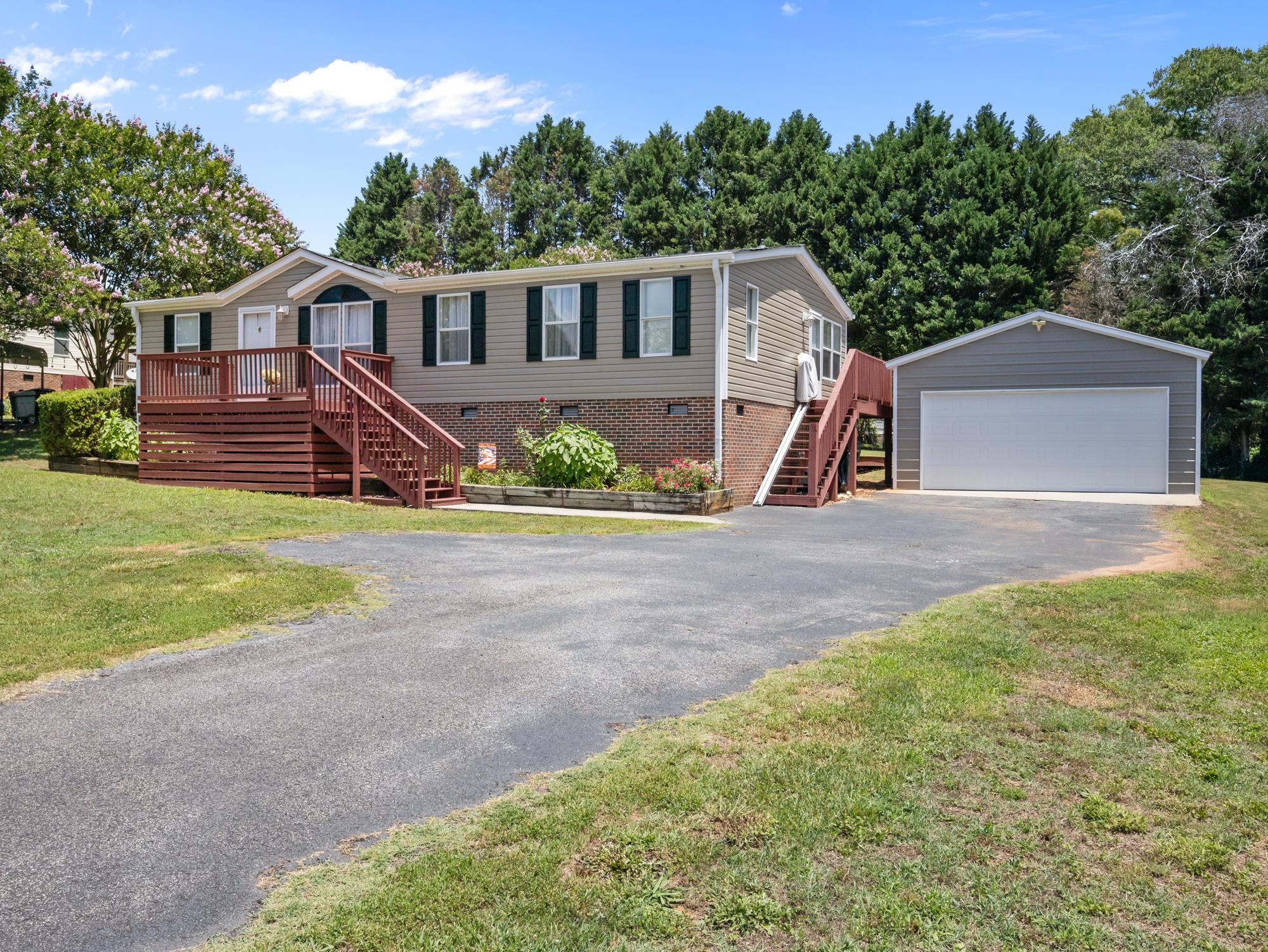 324 Groce Meadow Rd Property Photo 2