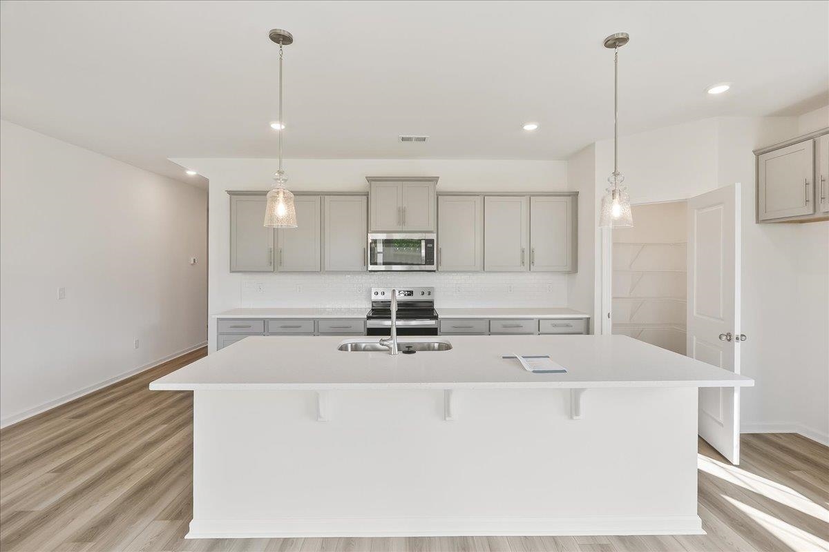 2049 Halton Oaks Drive Property Photo 4