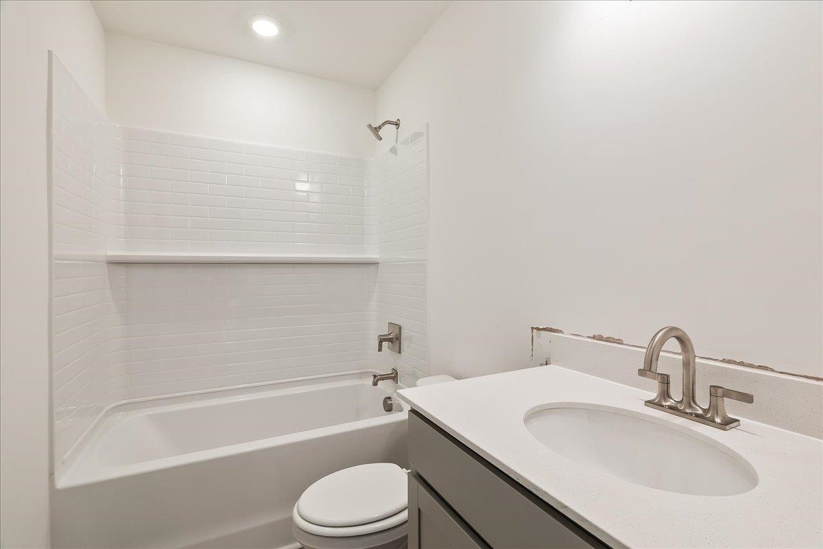 2049 Halton Oaks Drive Property Photo 23
