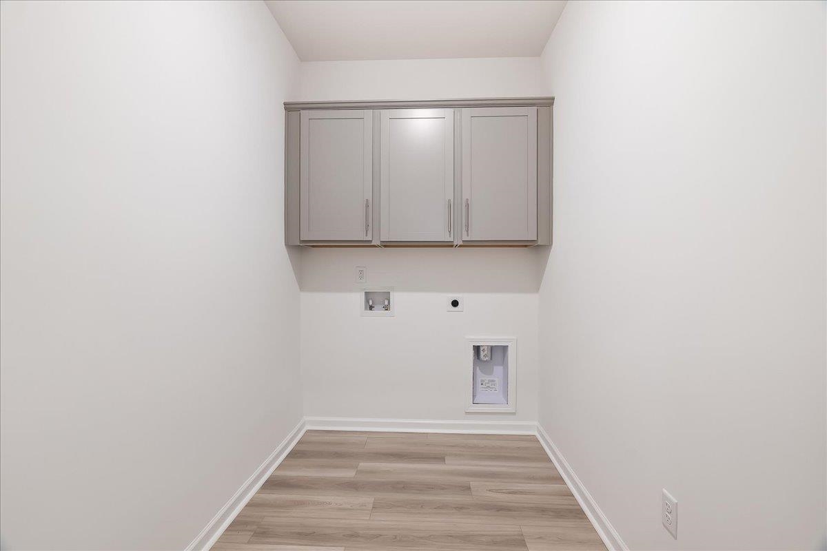 2049 Halton Oaks Drive Property Photo 27