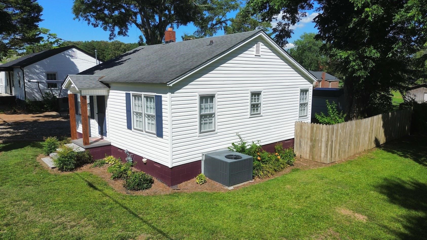 403 Thompson St Property Photo 6