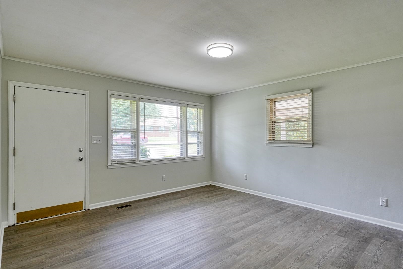 1291 Montview Street Property Photo 8