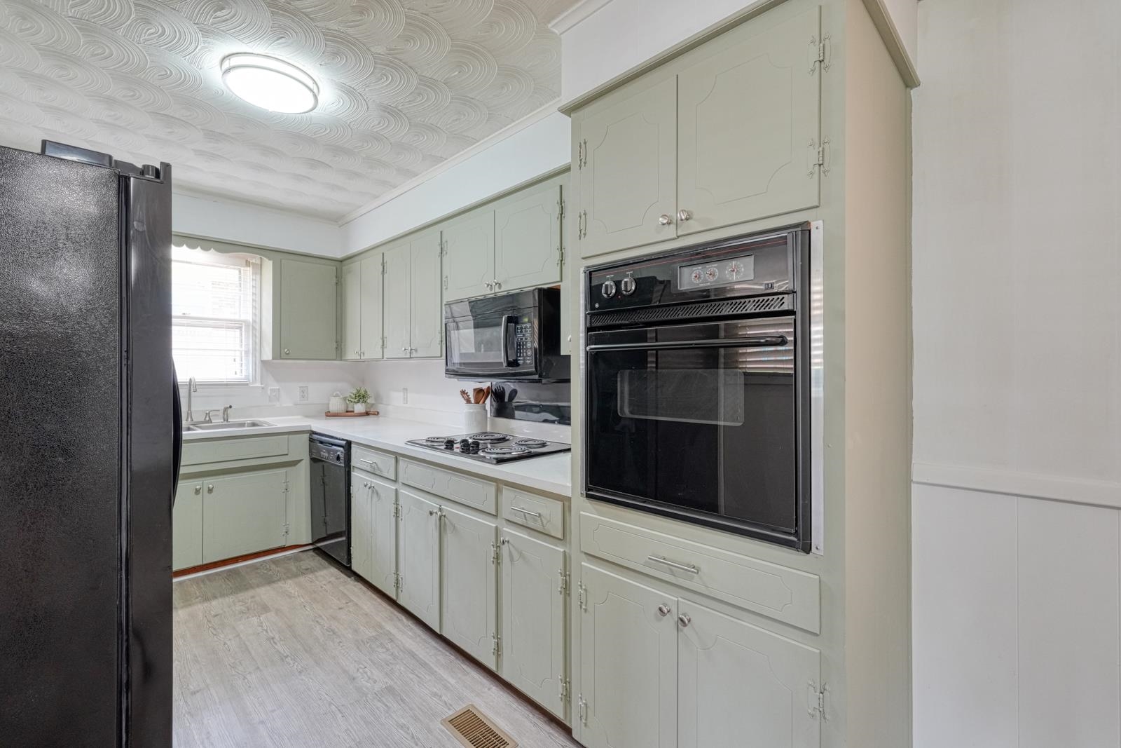 1291 Montview Street Property Photo 15