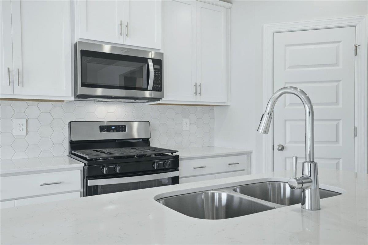927 Rising Oak Court Property Photo 12