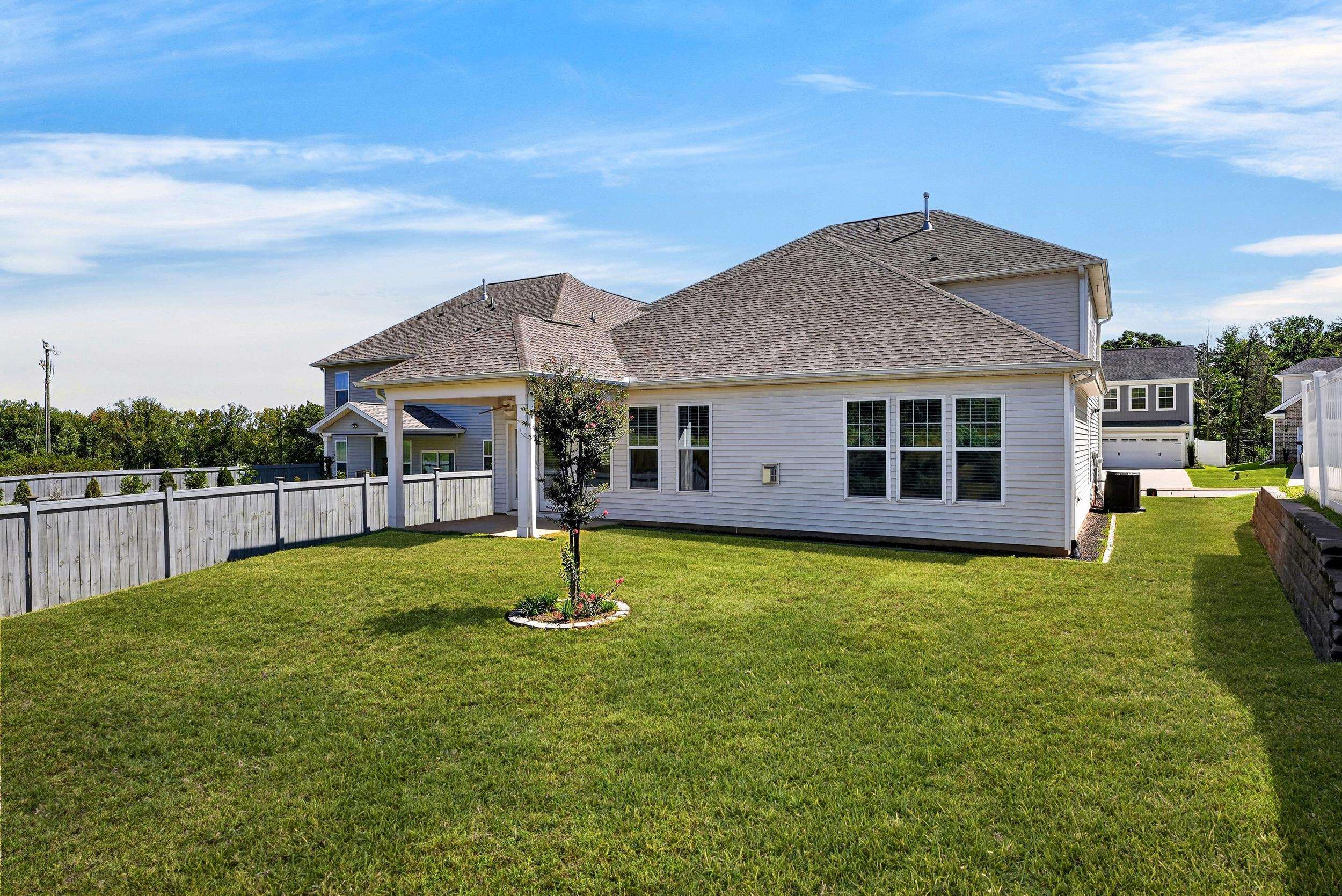 109 Woodcross Drive Property Photo 32