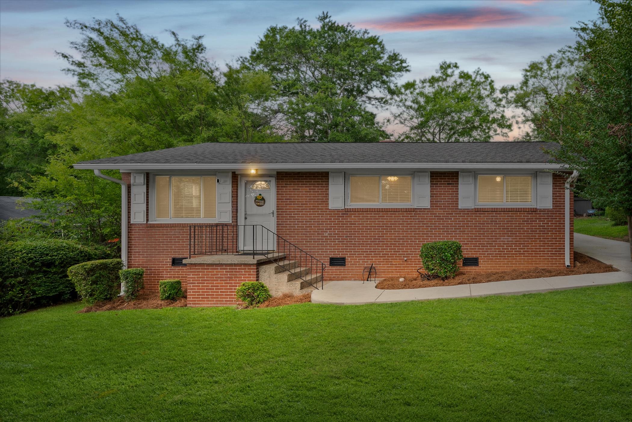 17 Eisenhower Drive Property Photo 1