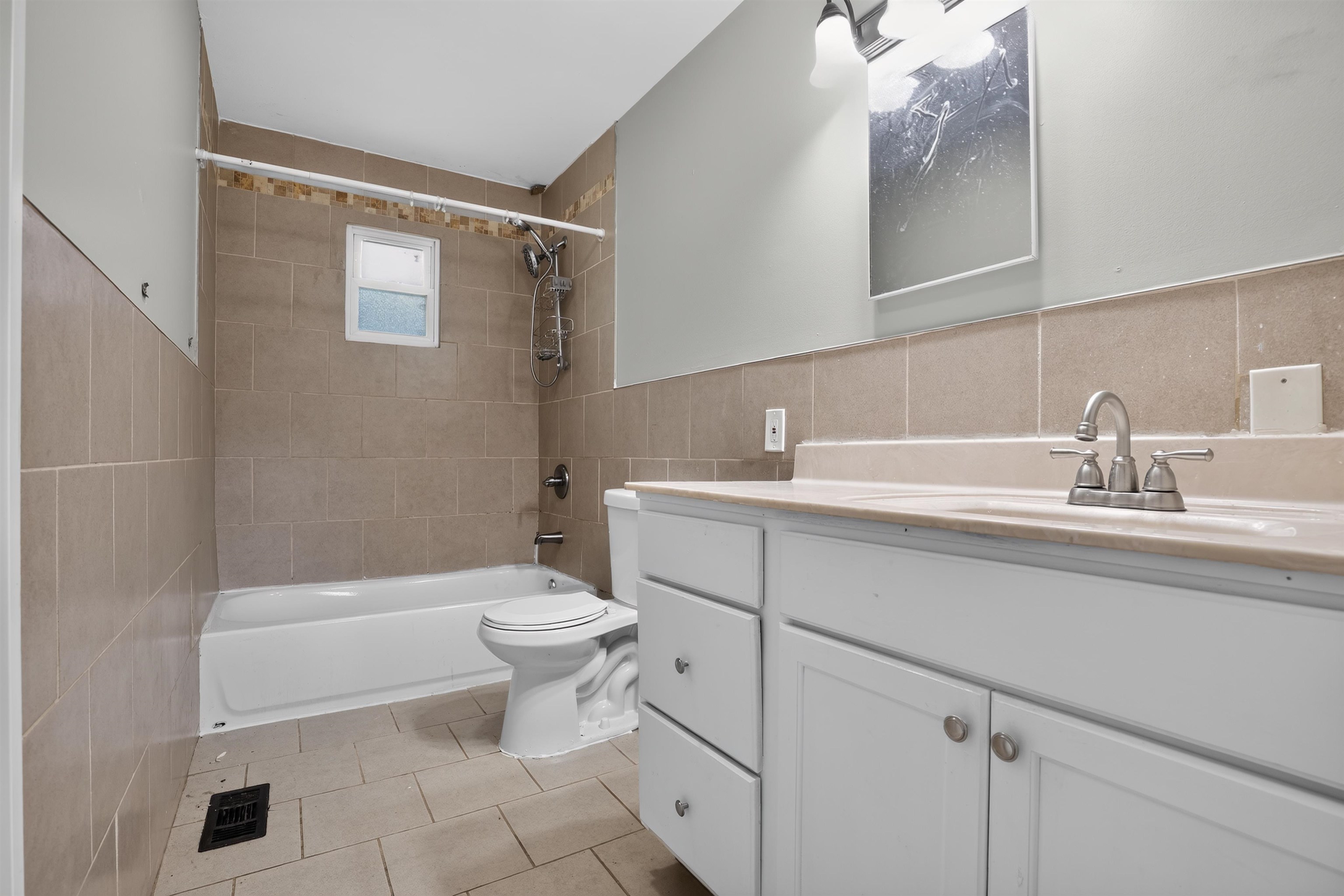 720 Wofford Street Property Photo 13