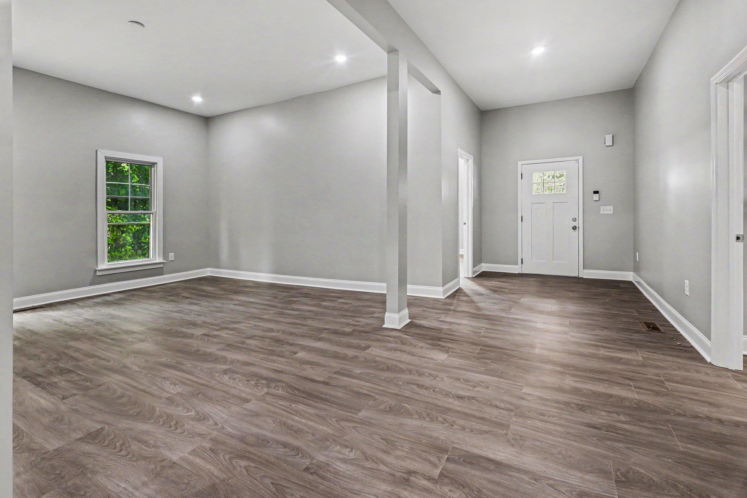 303 E Park Avenue Property Photo 4