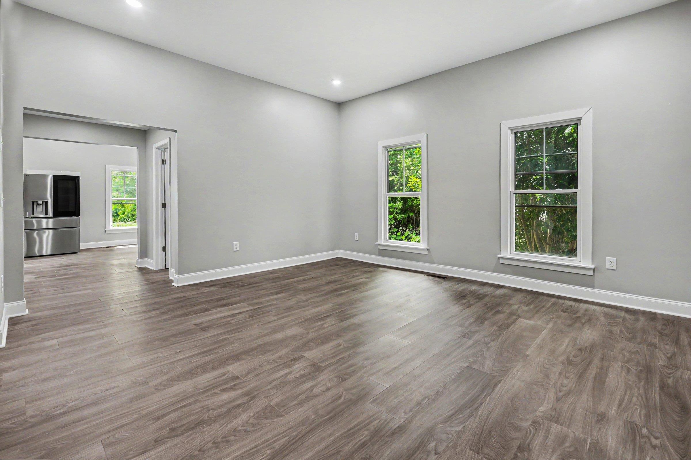 303 E Park Avenue Property Photo 7