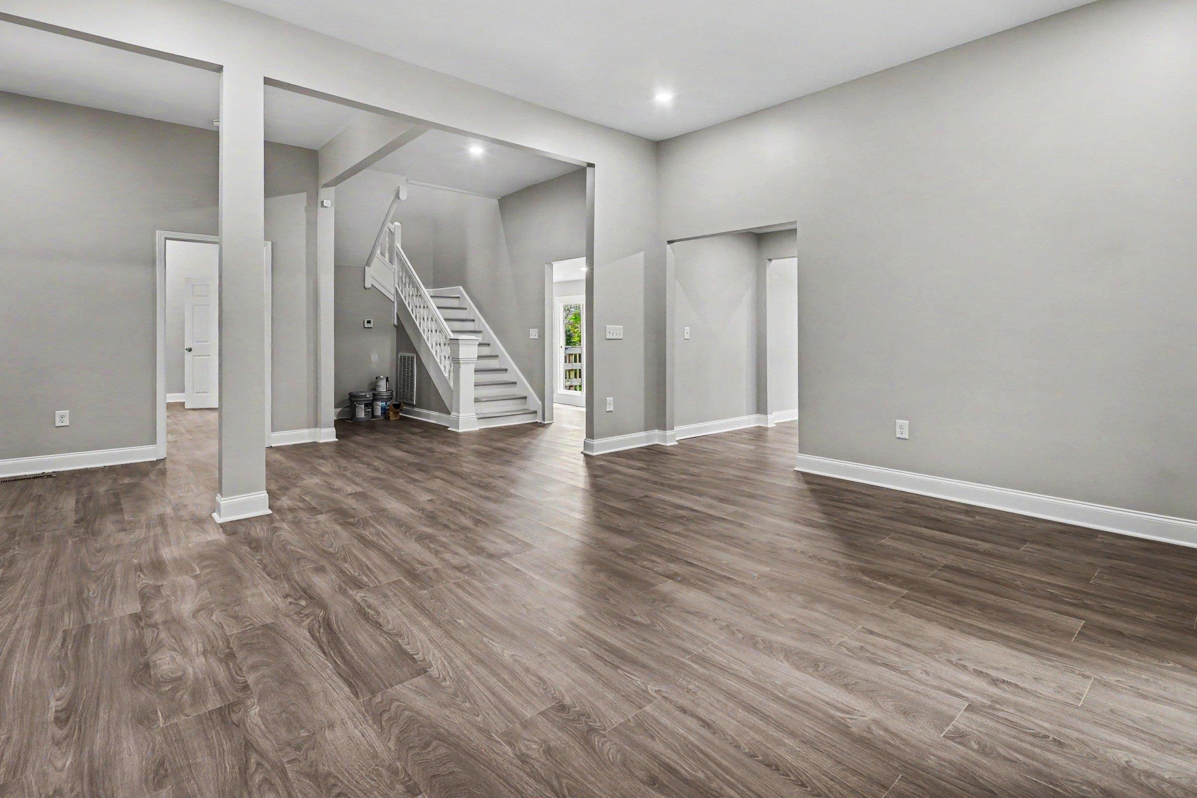 303 E Park Avenue Property Photo 8