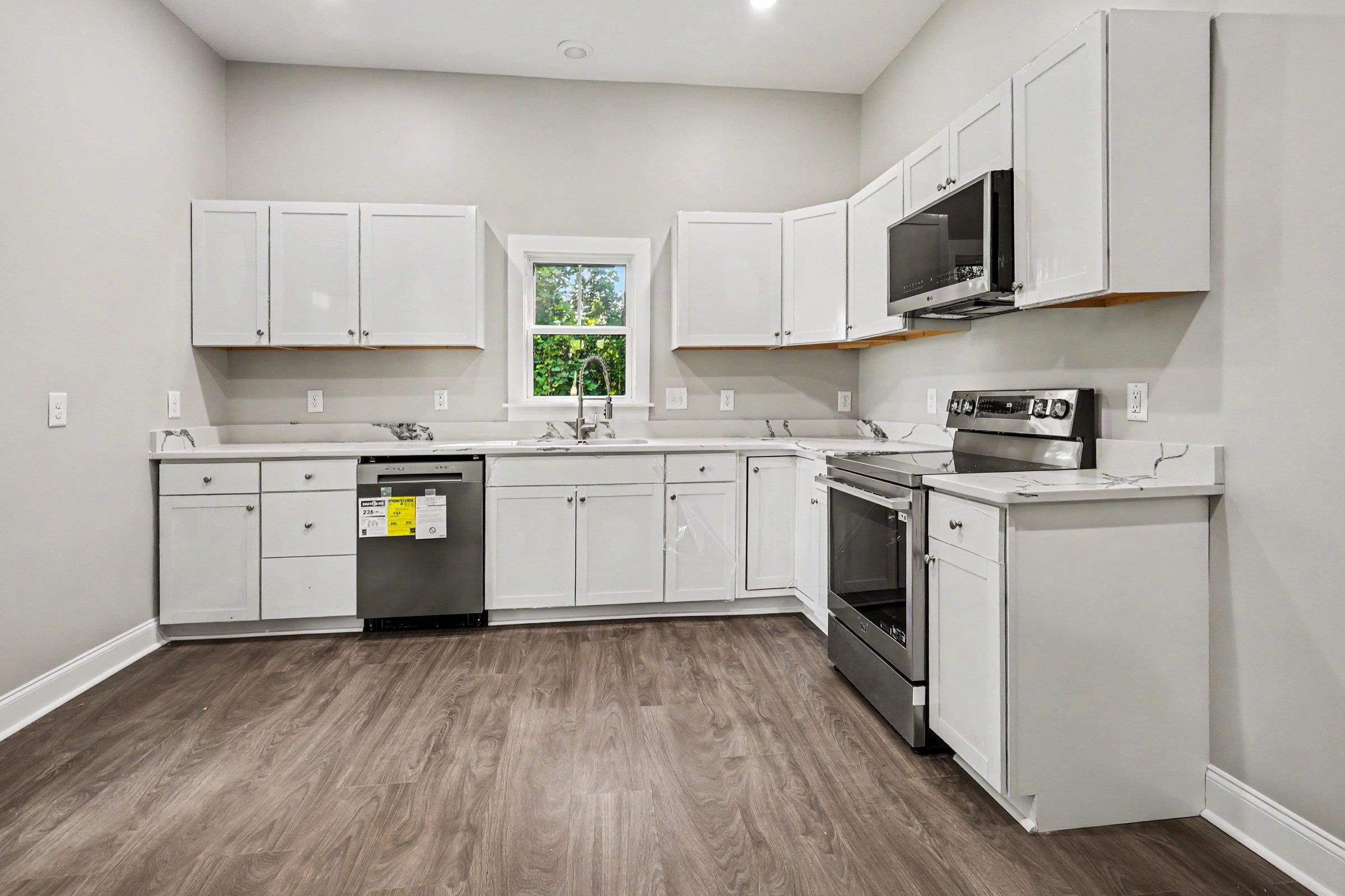 303 E Park Avenue Property Photo 9