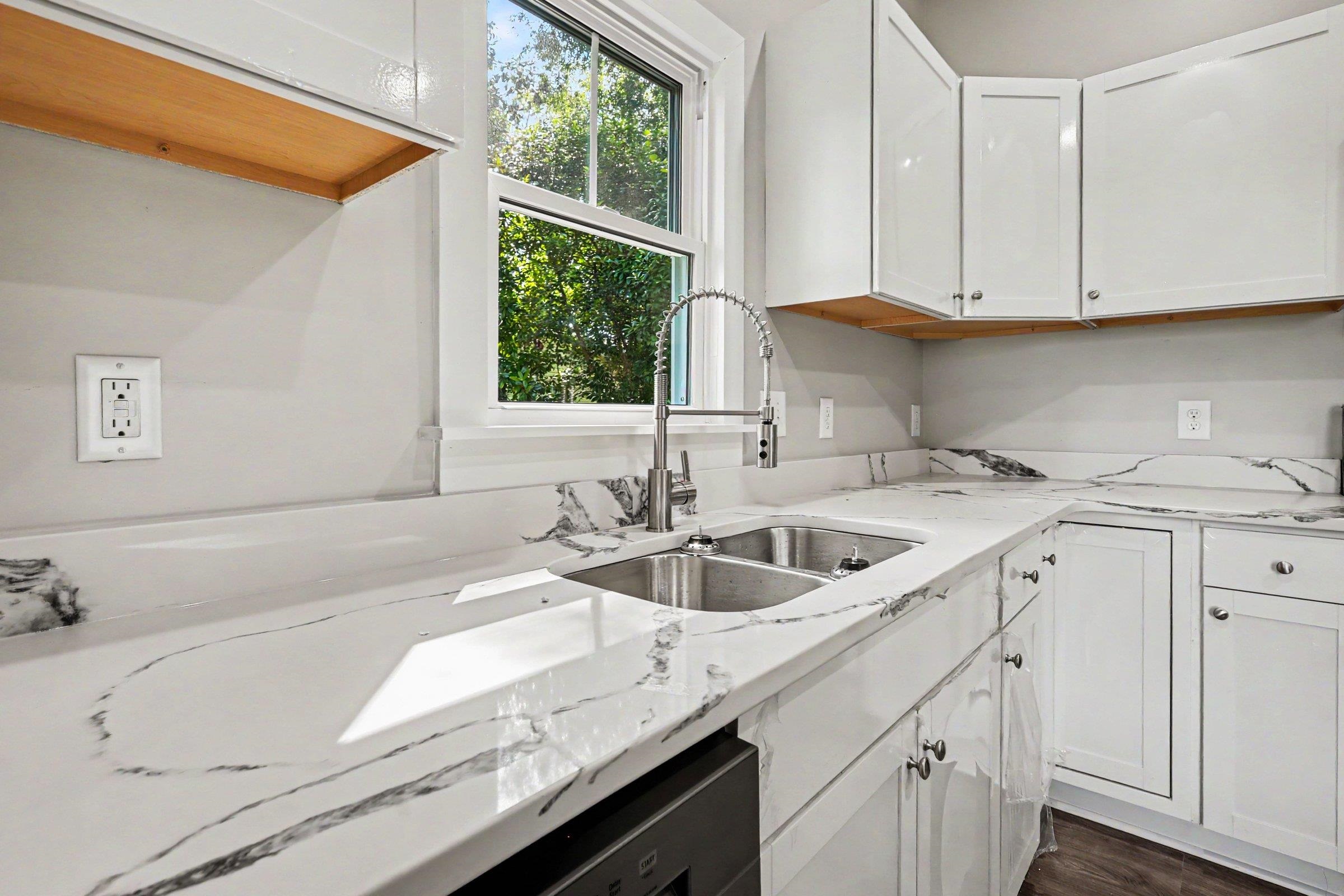 303 E Park Avenue Property Photo 13