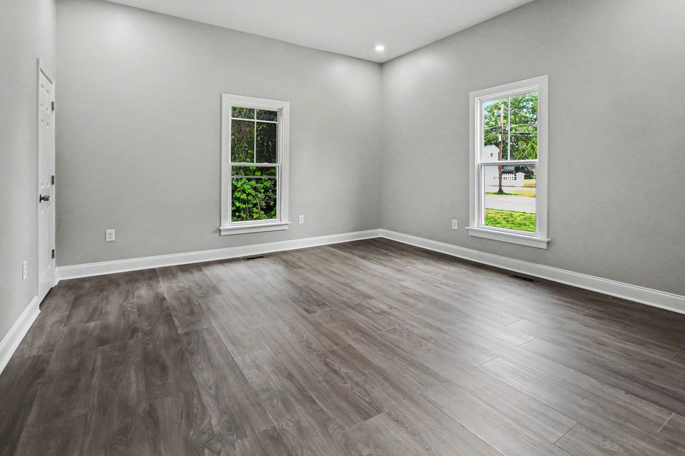 303 E Park Avenue Property Photo 17