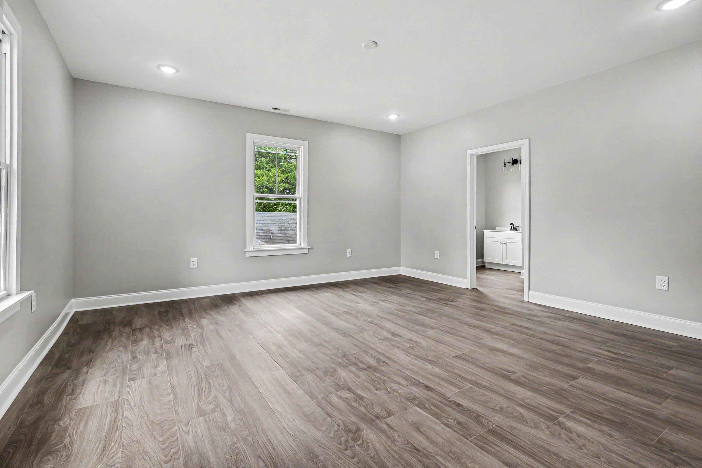 303 E Park Avenue Property Photo 33