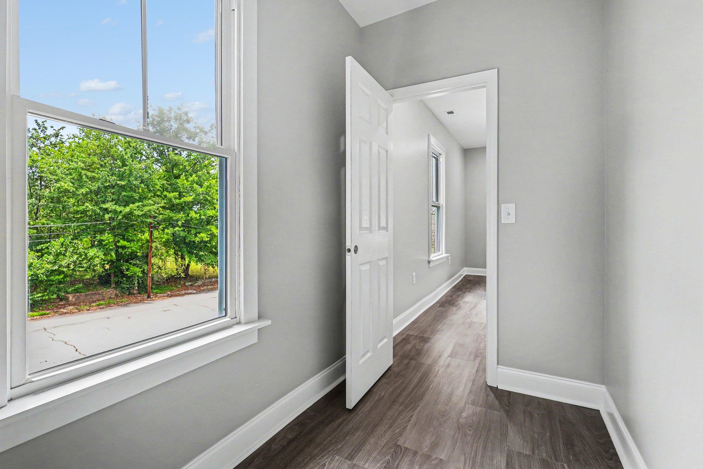 303 E Park Avenue Property Photo 35
