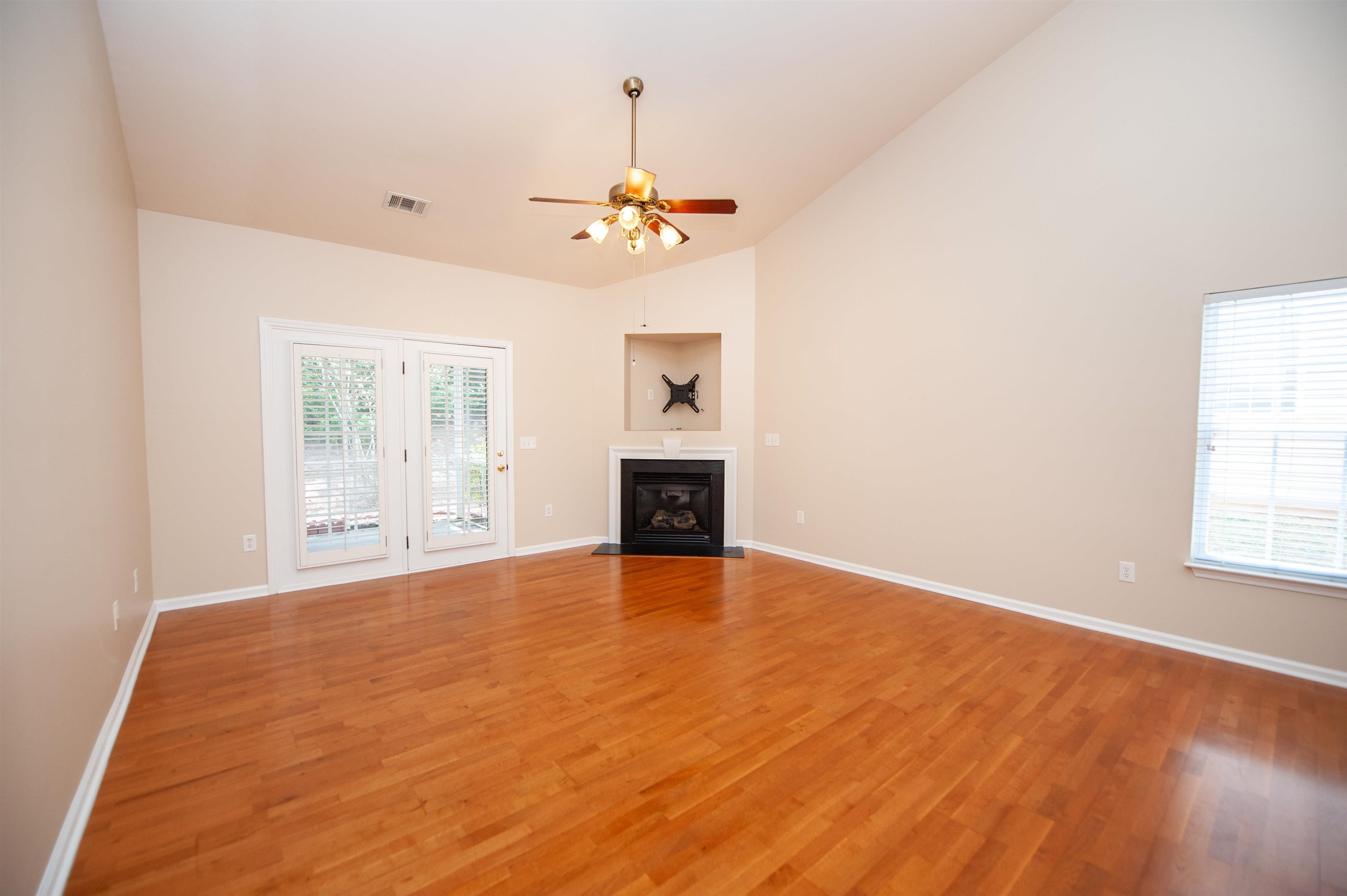 555 Clairidge Drive Property Photo 3