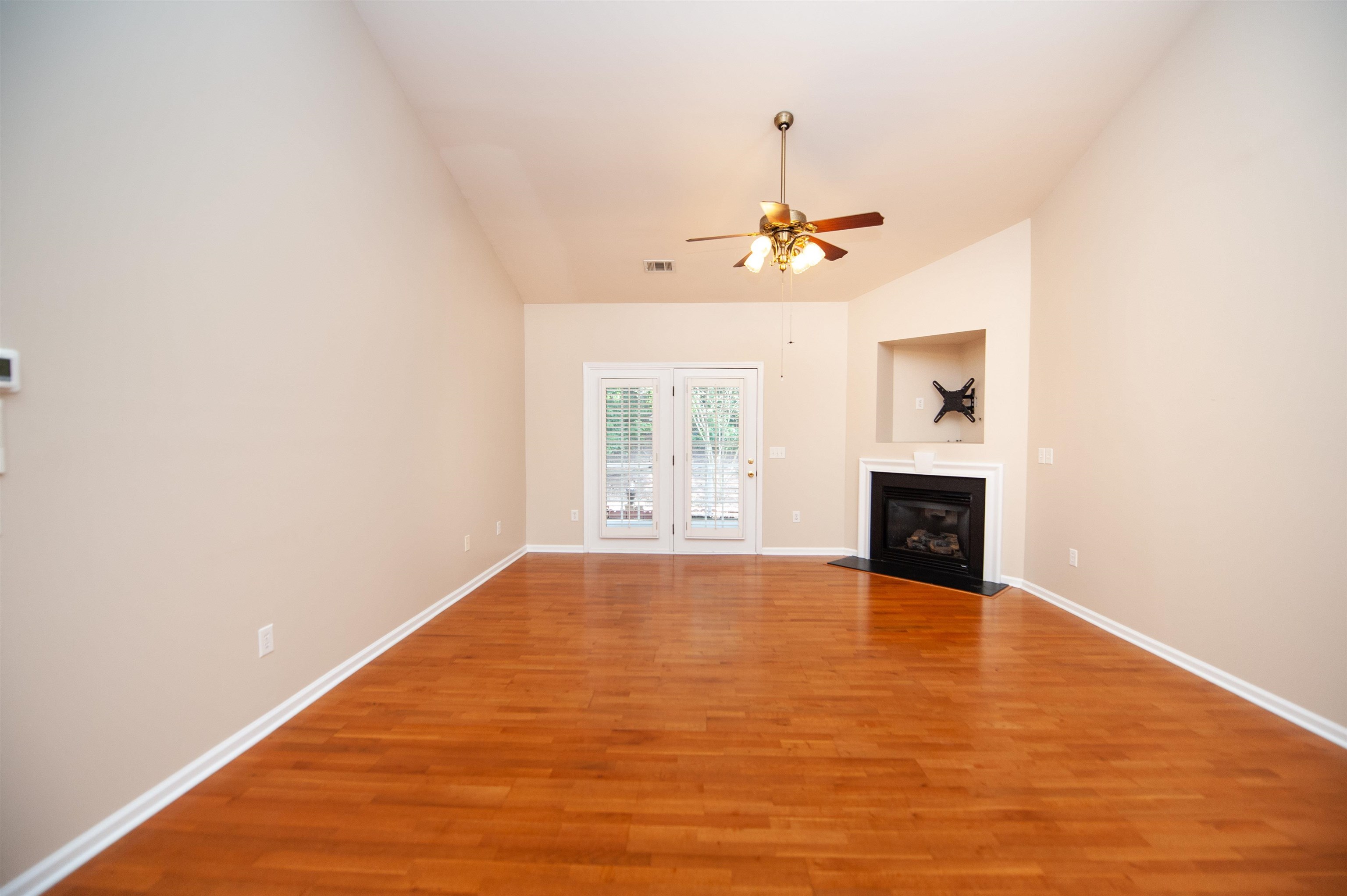 555 Clairidge Drive Property Photo 4